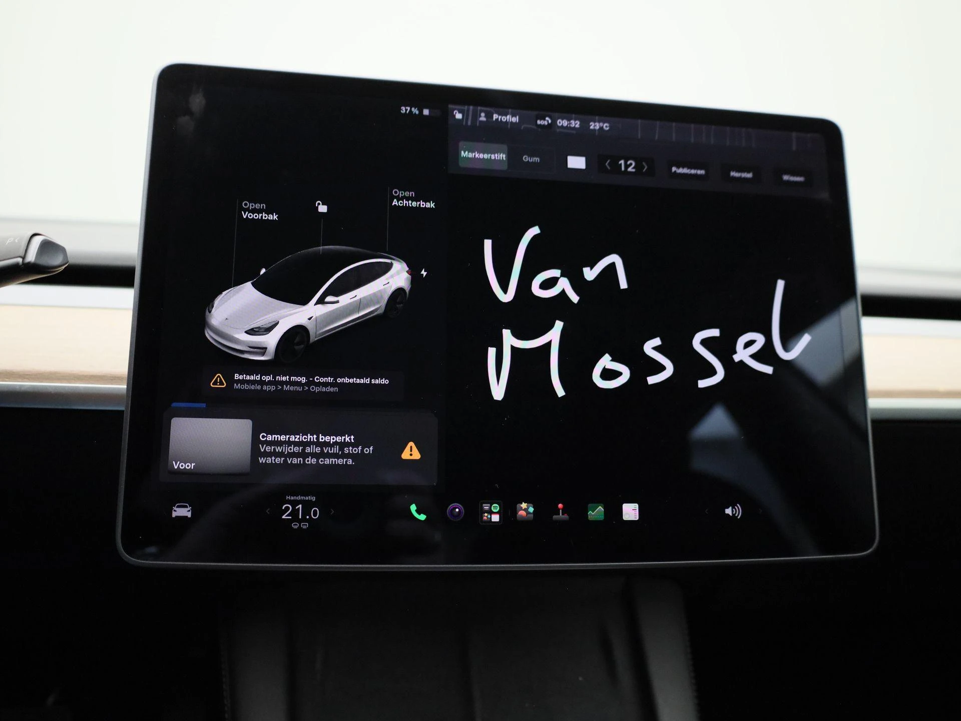 Tesla-Model 3-image-28