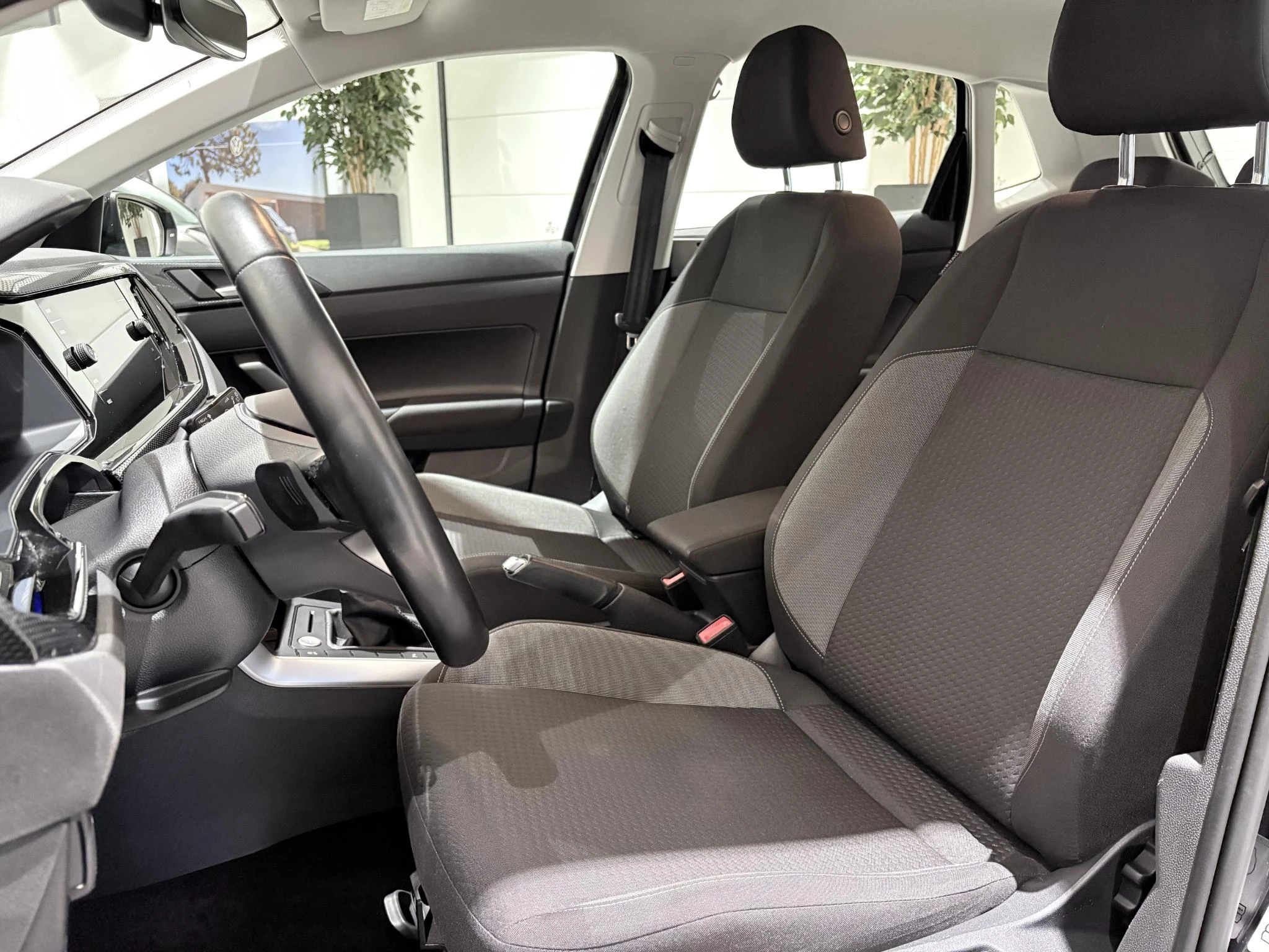 Volkswagen-Polo-image-10