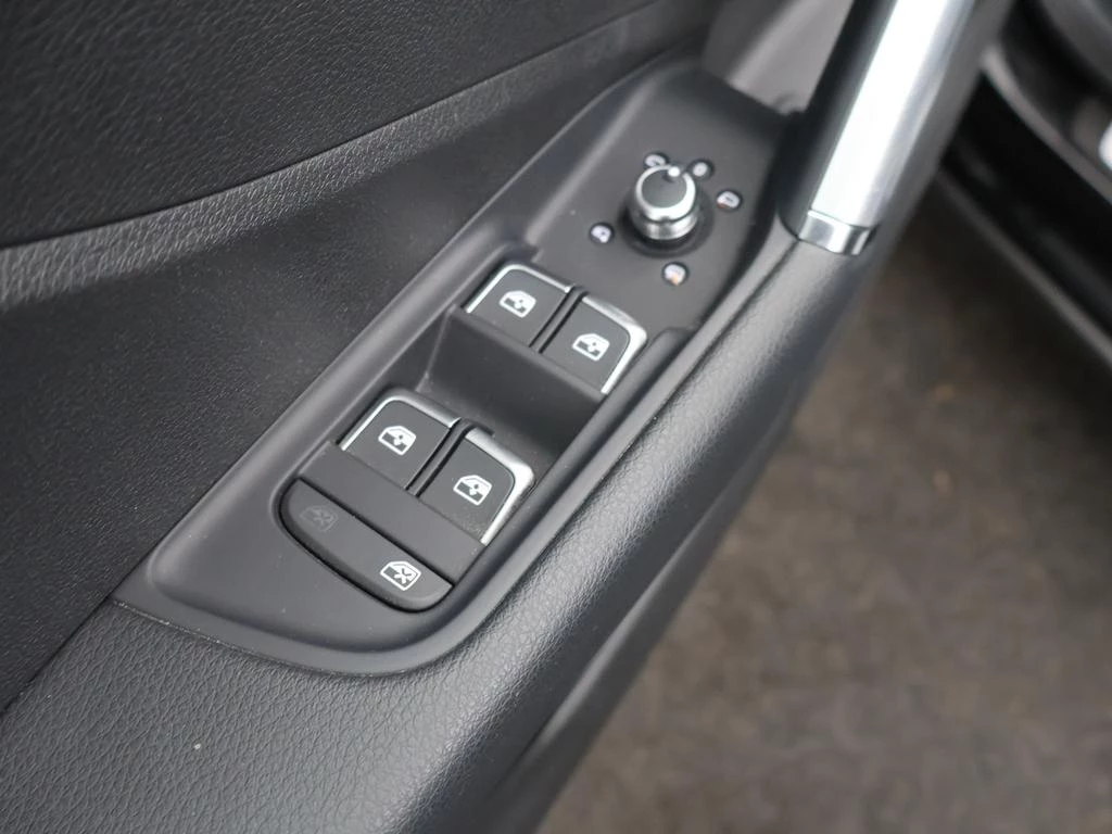 Audi Q2 Audi Q2 1.0TFSI 116PK *S LINE*LEDER*BLTH*ZETELVERWARMING*ACC*PDC*KEYLESS GO*...*