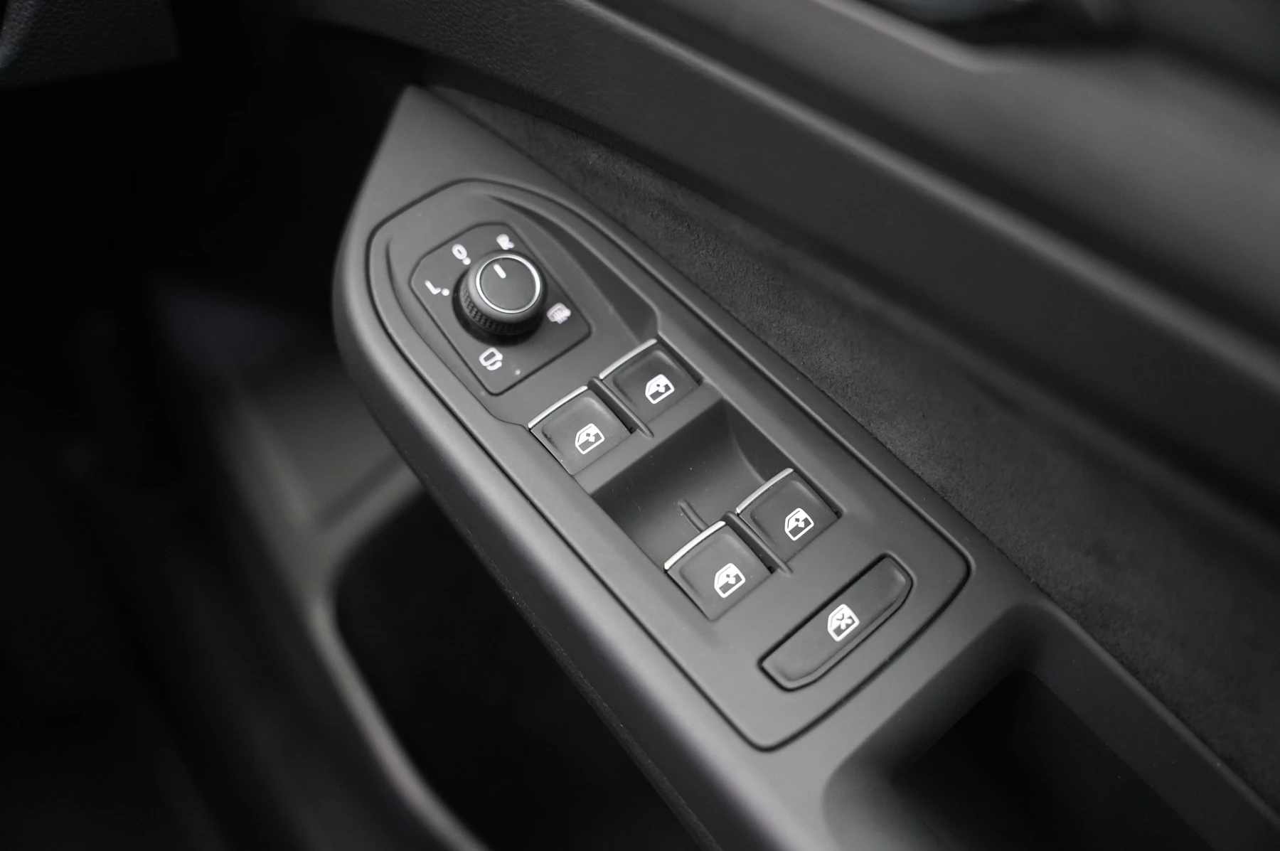 Volkswagen-Golf-image-23