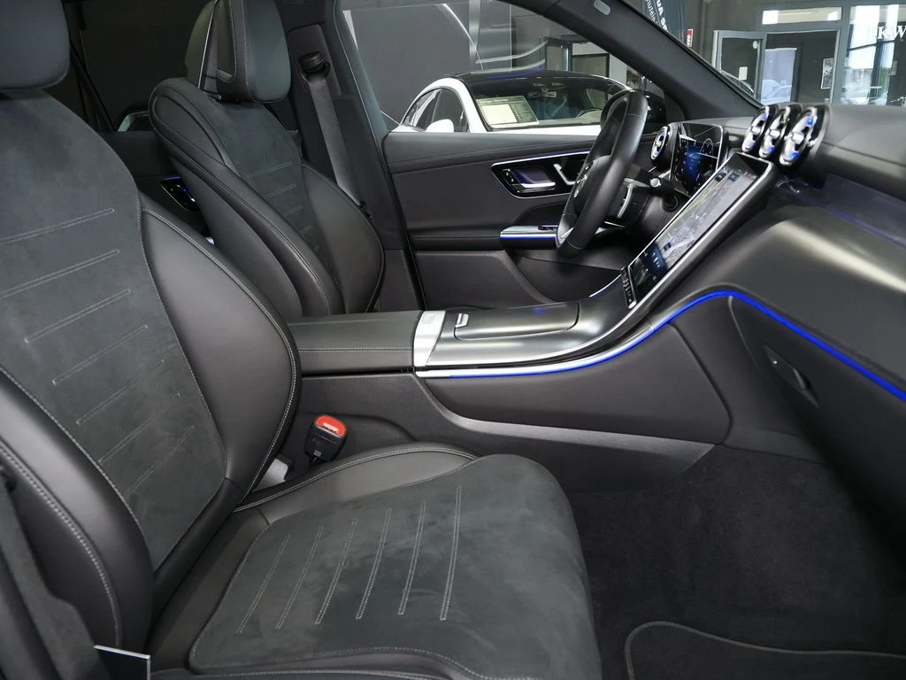 Mercedes-Benz-GLC 220 d-image-11