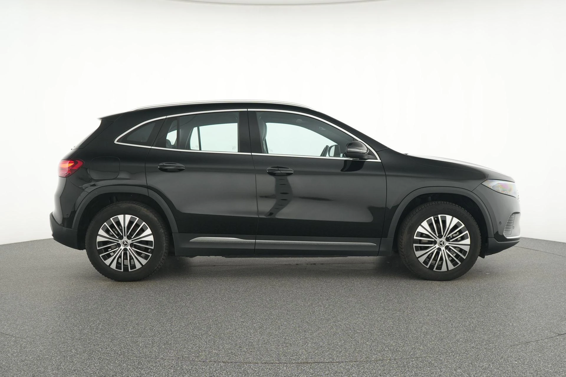Mercedes-Benz-EQA-image-8