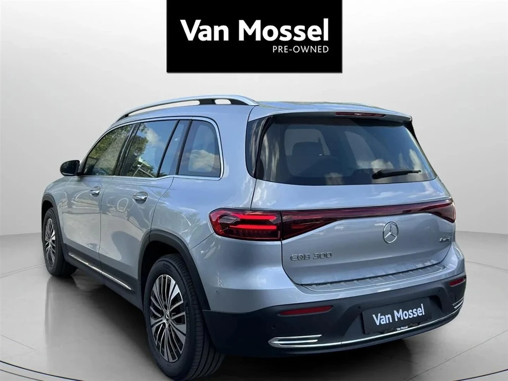 Mercedes-Benz-EQB-image-6