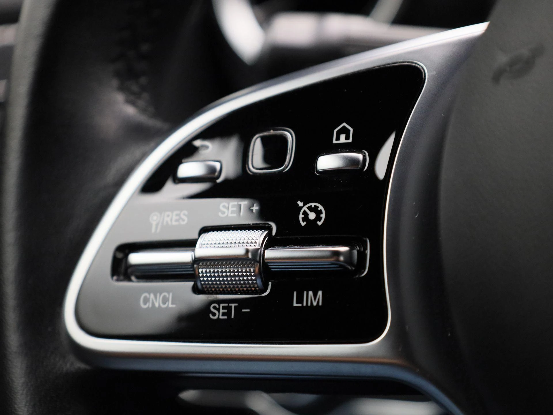 Mercedes-Benz-CLA-image-17