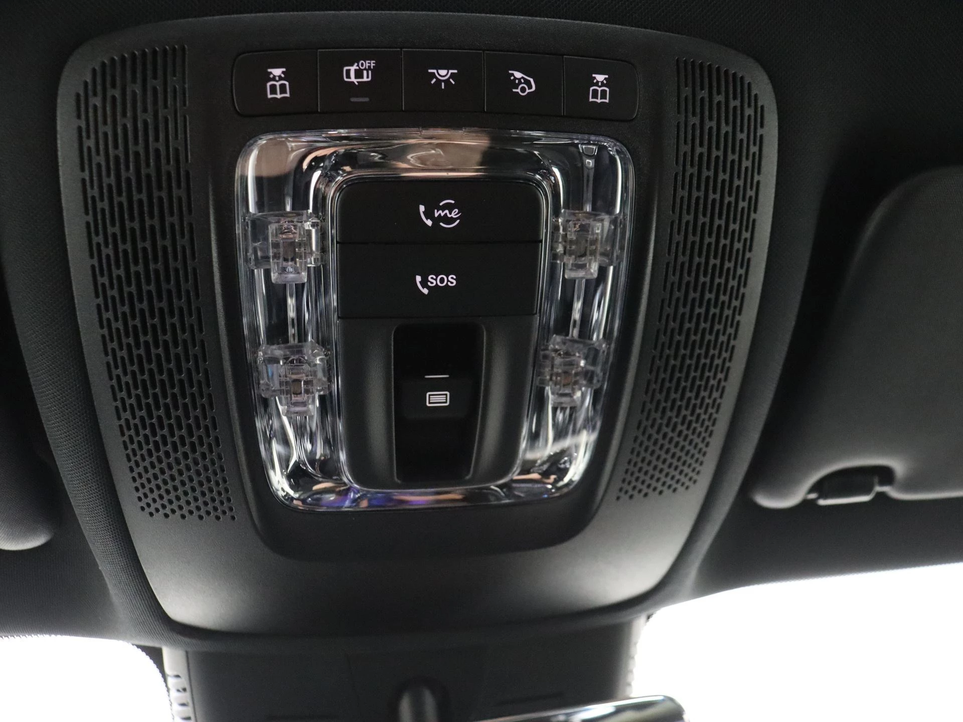 Mercedes-Benz-EQB-image-22