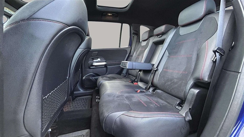 Mercedes-Benz-GLB-image-28