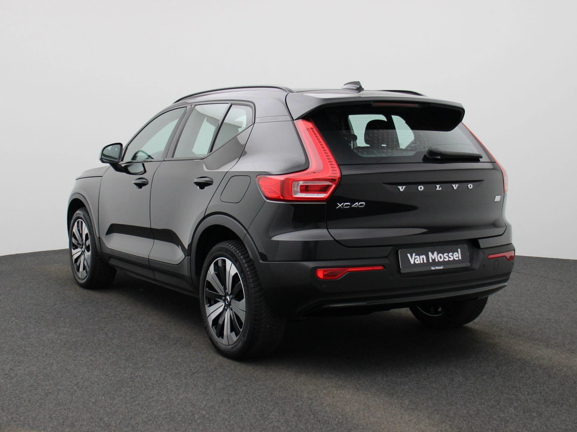 Volvo-XC40-image-1