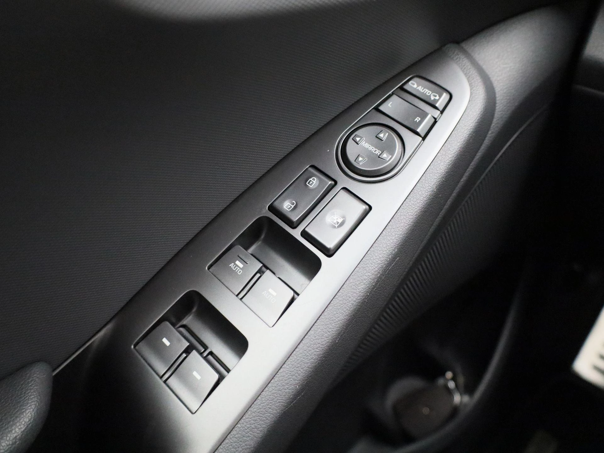 Hyundai-IONIQ-image-24