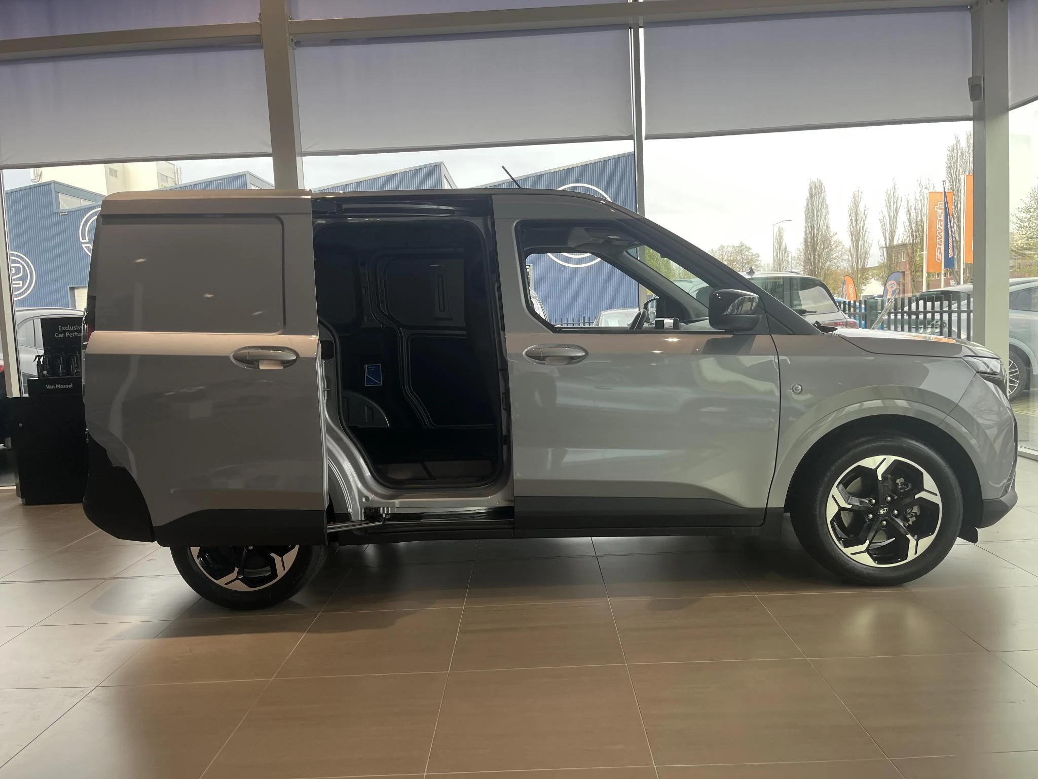 Ford-E-Transit-image-3