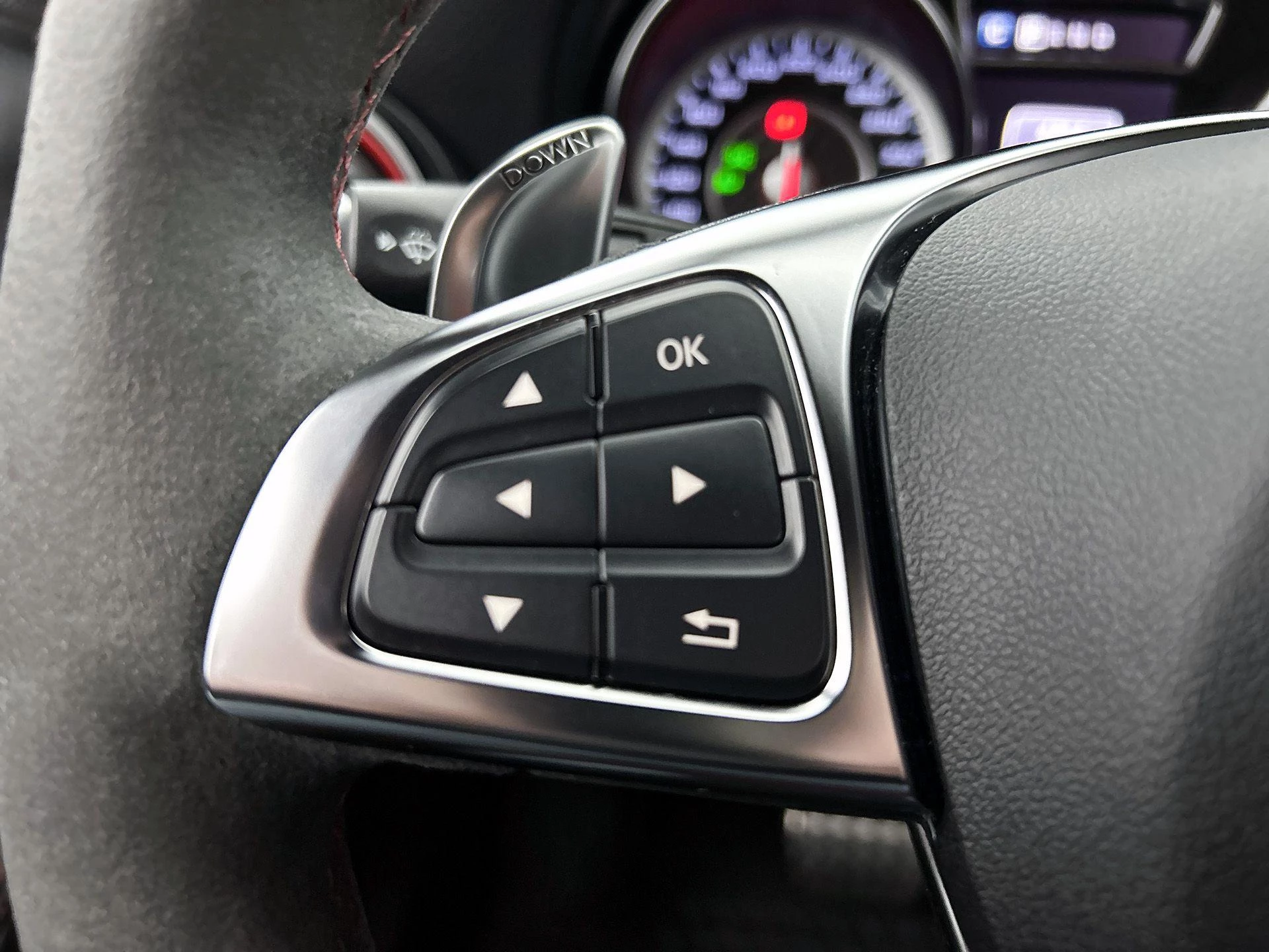 Mercedes-Benz-GLA-image-5