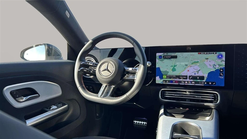 Mercedes-Benz-CLA-image-12