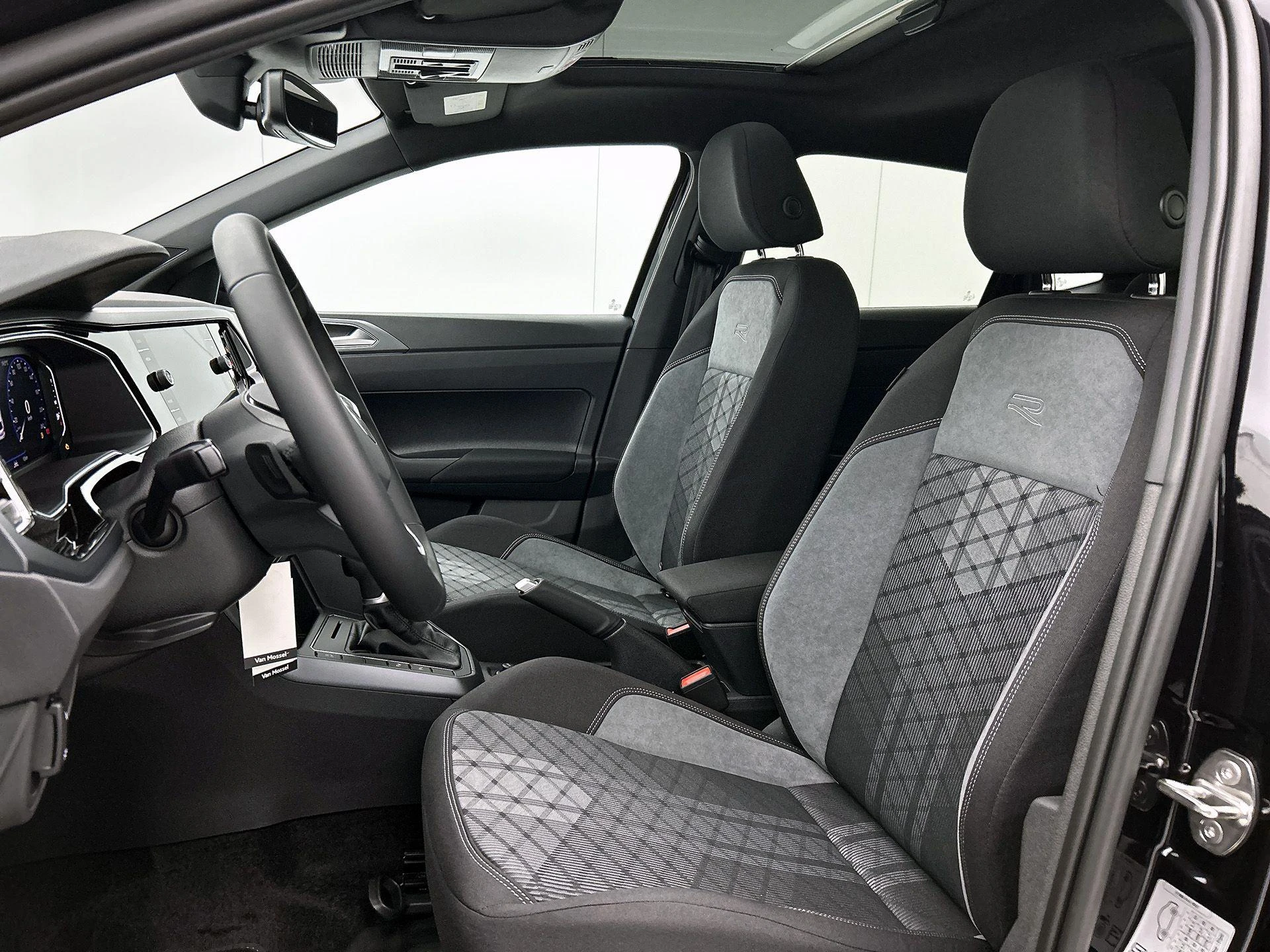 Volkswagen-Polo-image-34