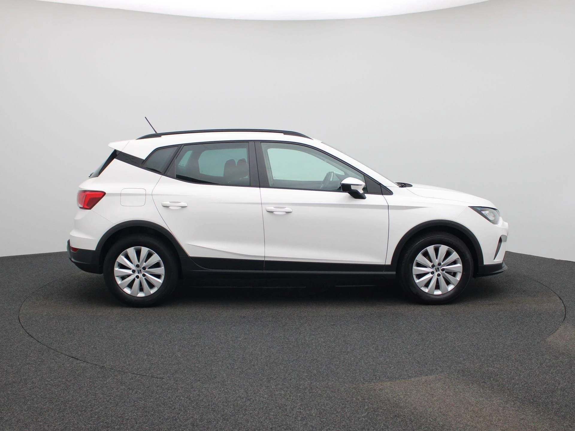 SEAT-Arona-image-5