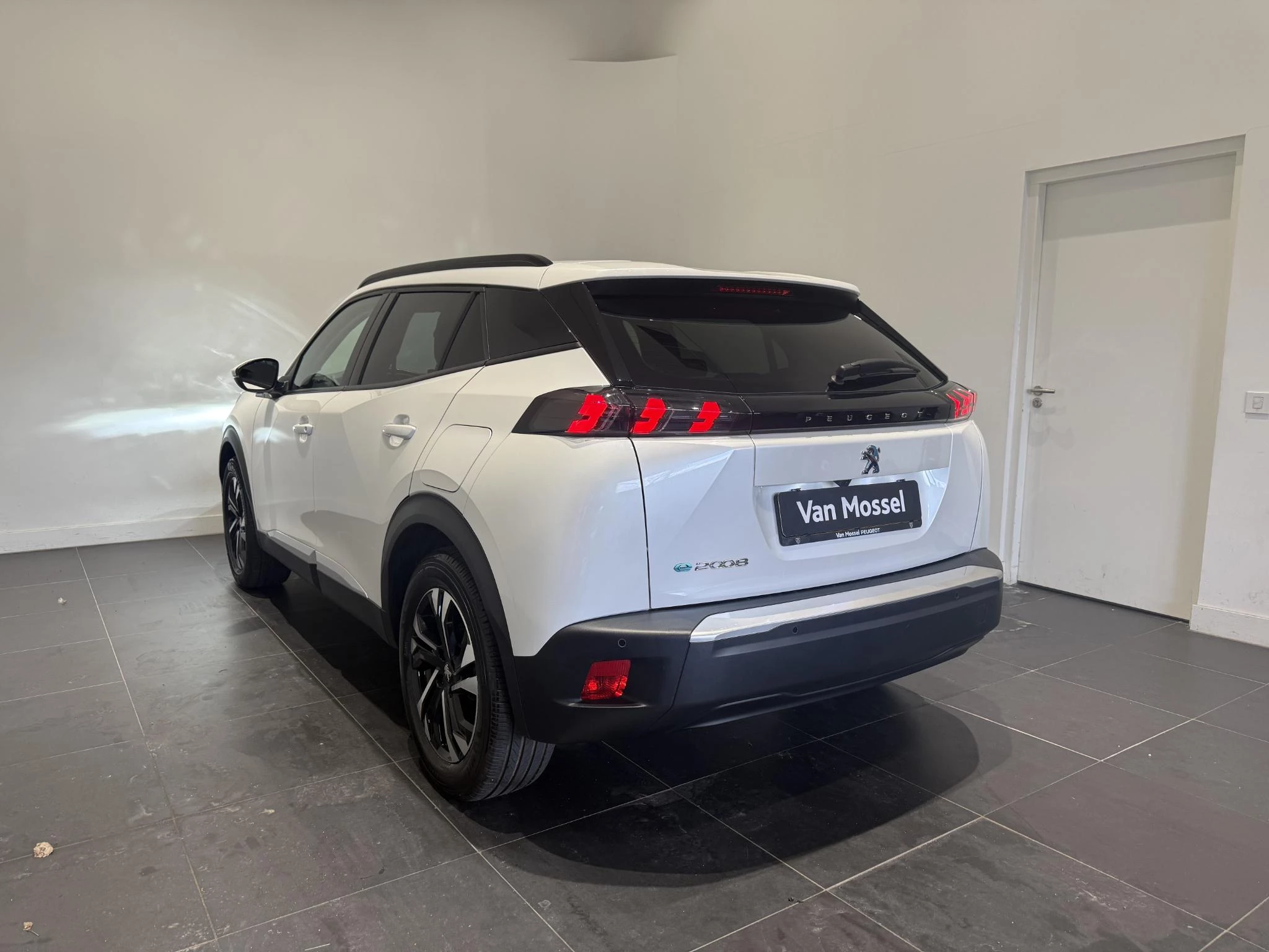 Peugeot-e-2008-image-4