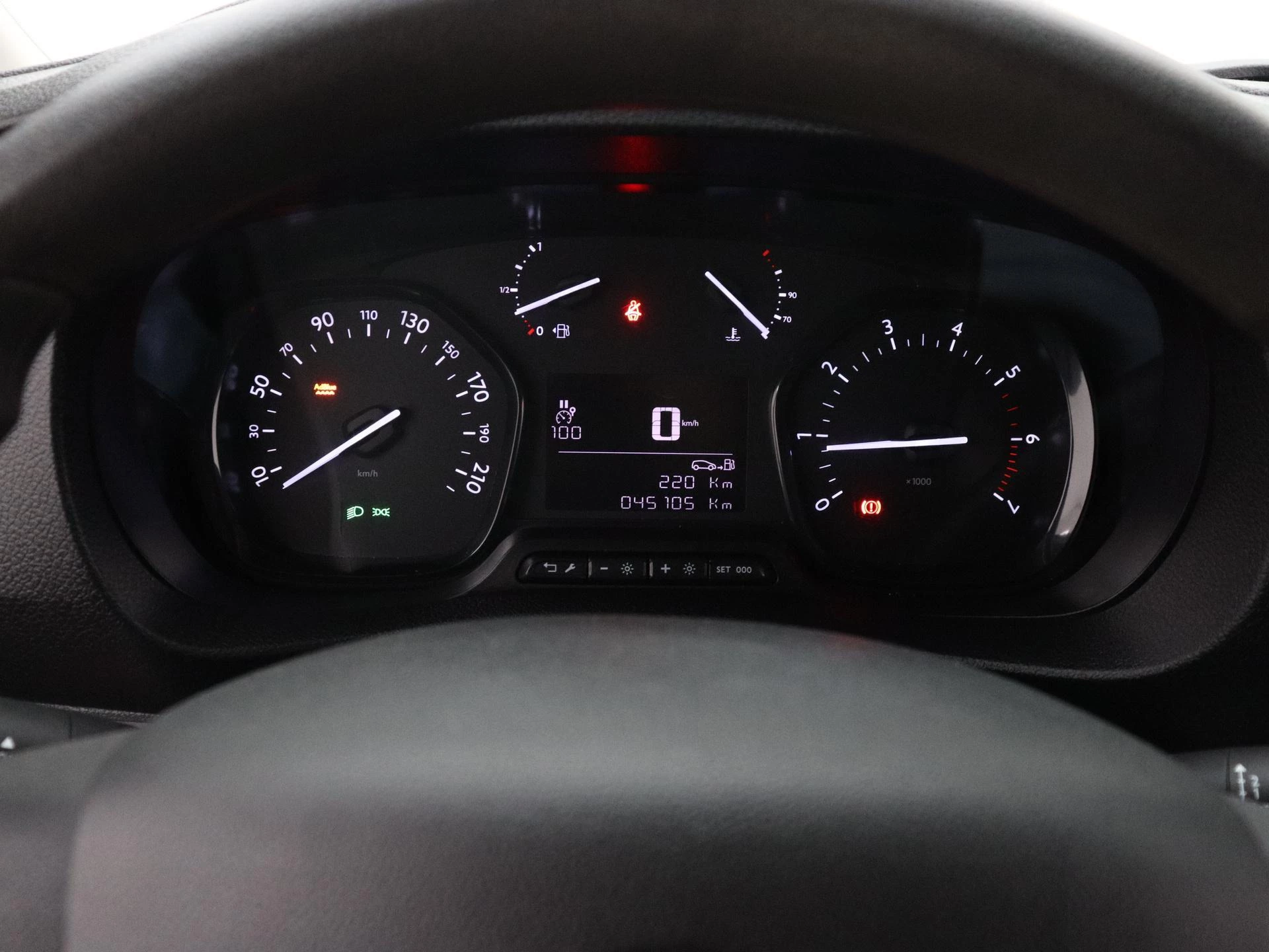 Opel-Vivaro-image-18