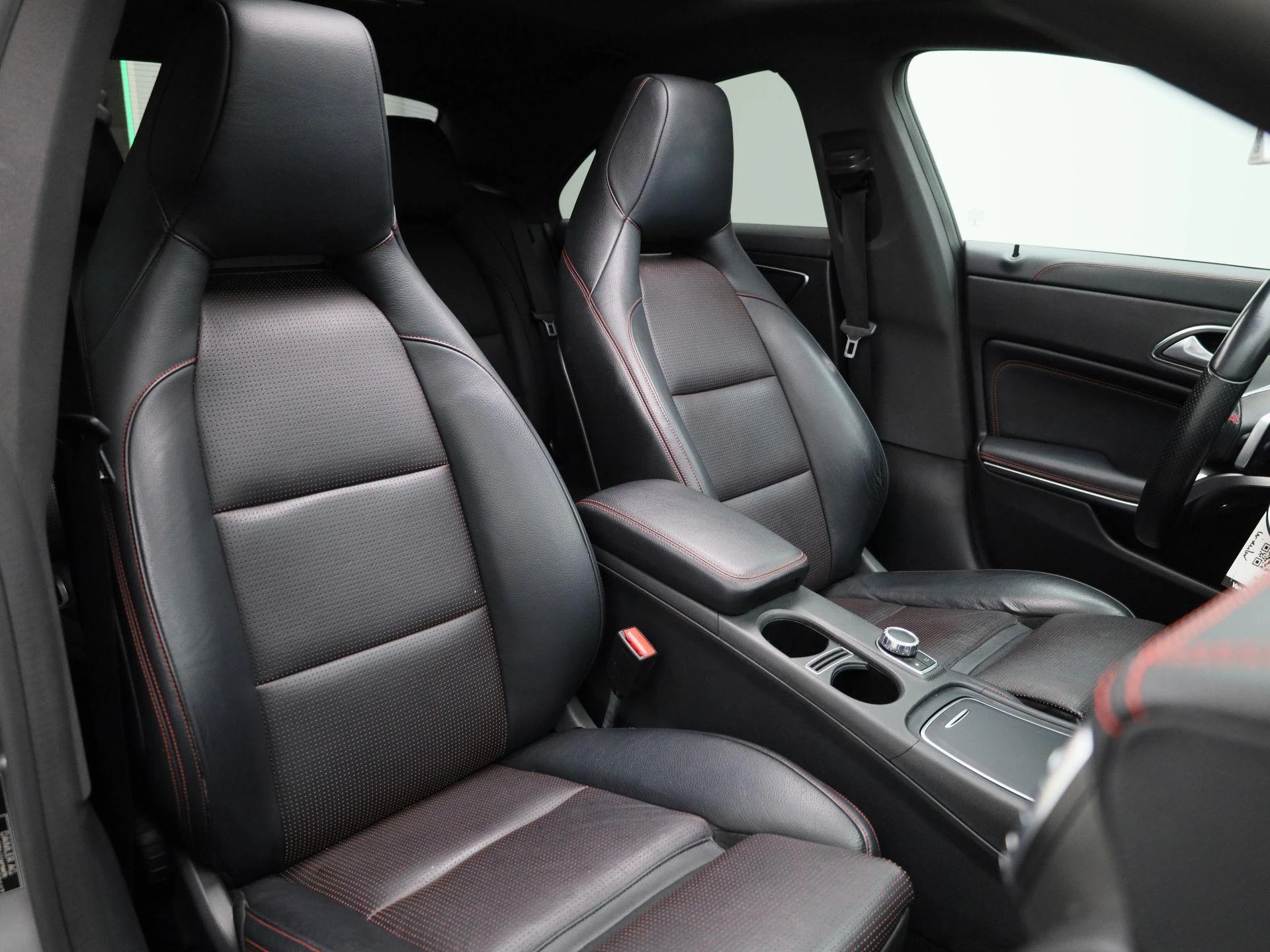 Mercedes-Benz-CLA-image-43