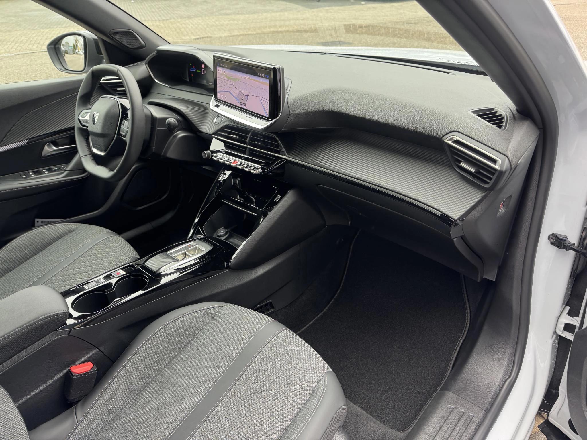 Peugeot-e-2008-image-15