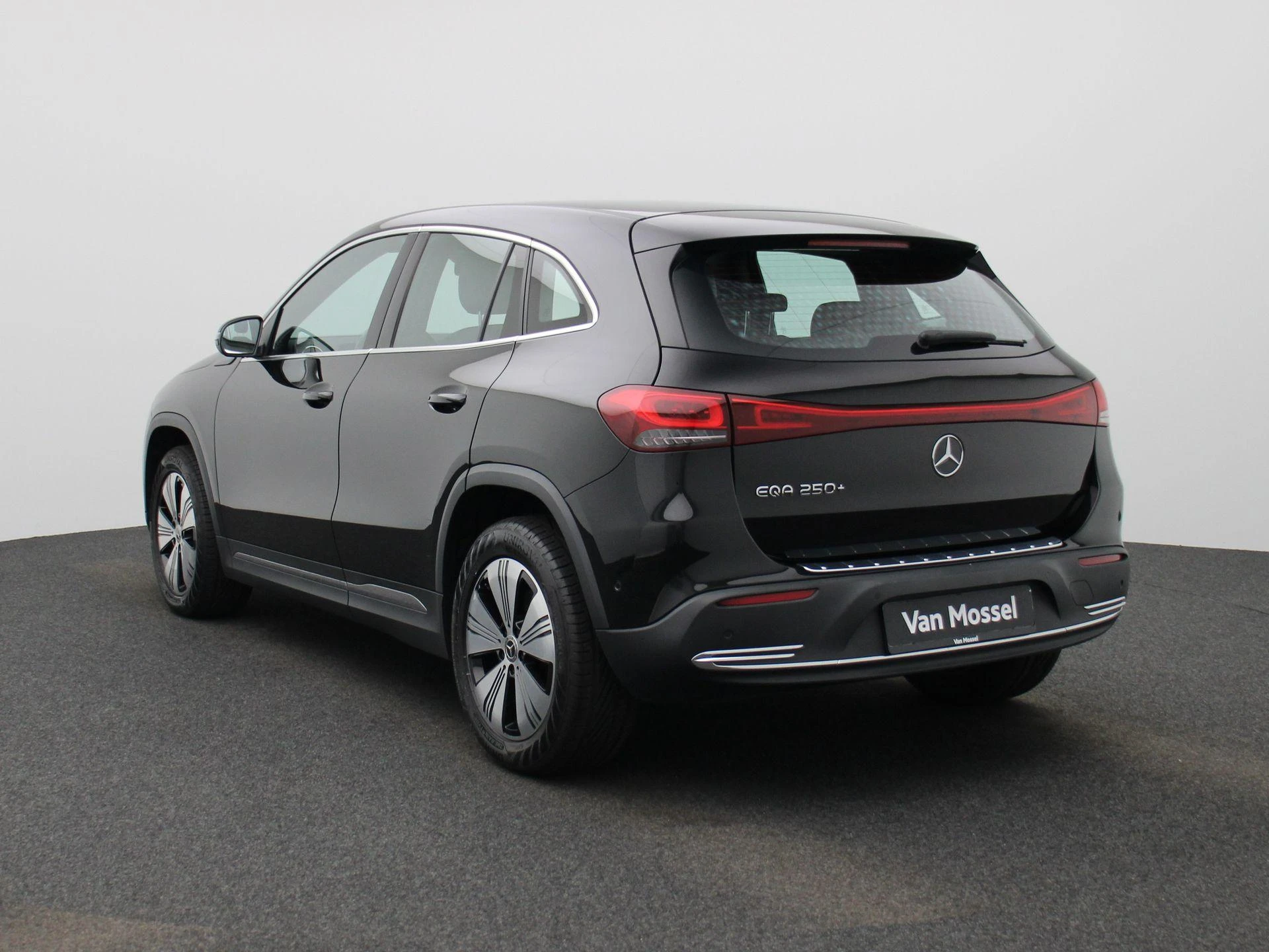Mercedes-Benz-EQA-image-1