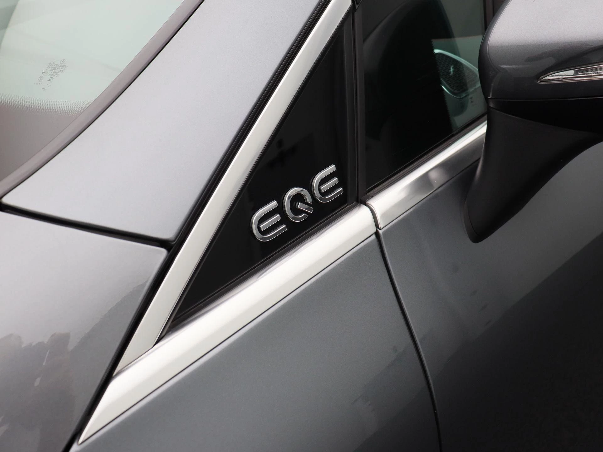 Mercedes-Benz-EQE-image-13