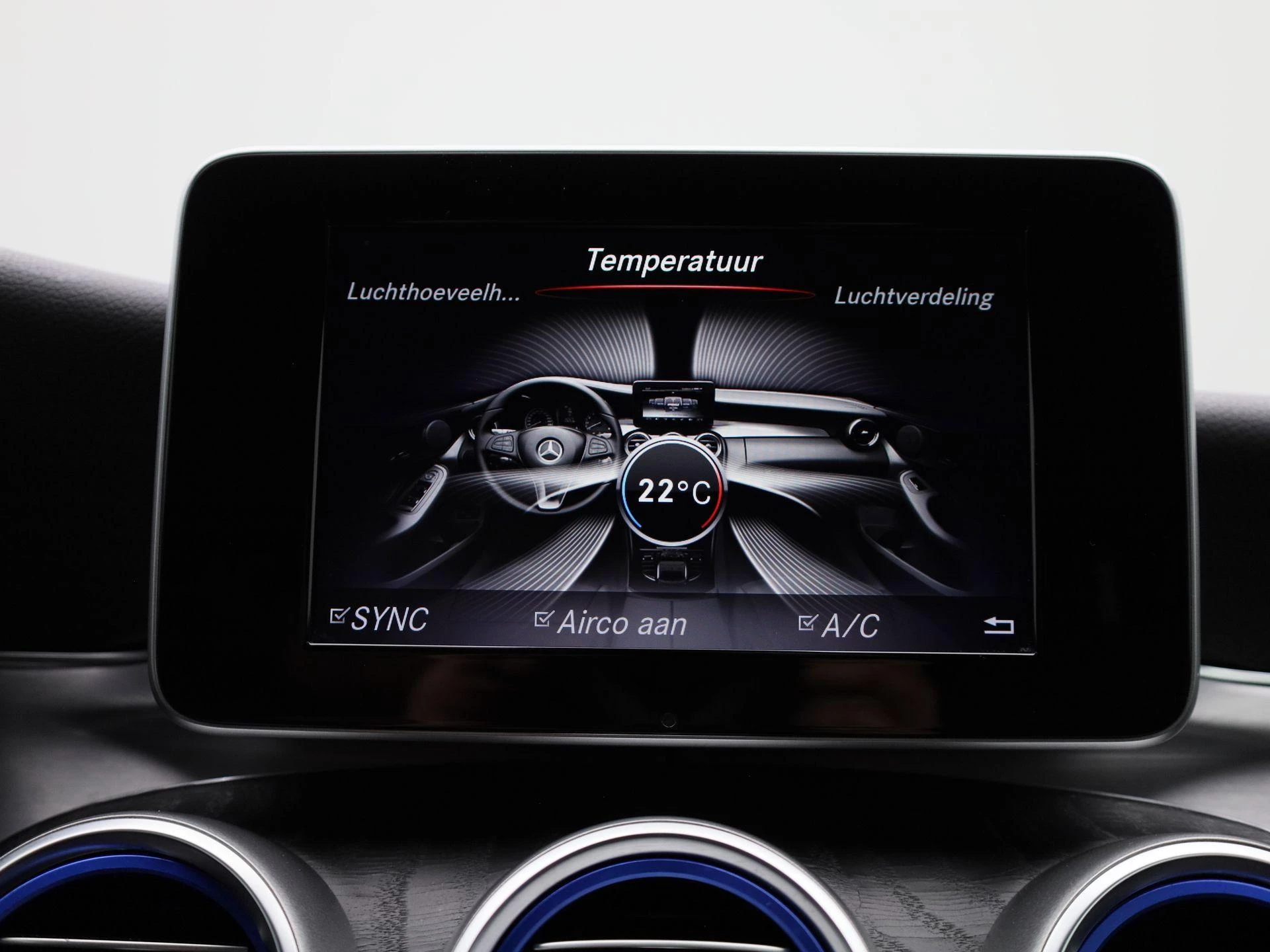 Mercedes-Benz-C-Klasse-image-17