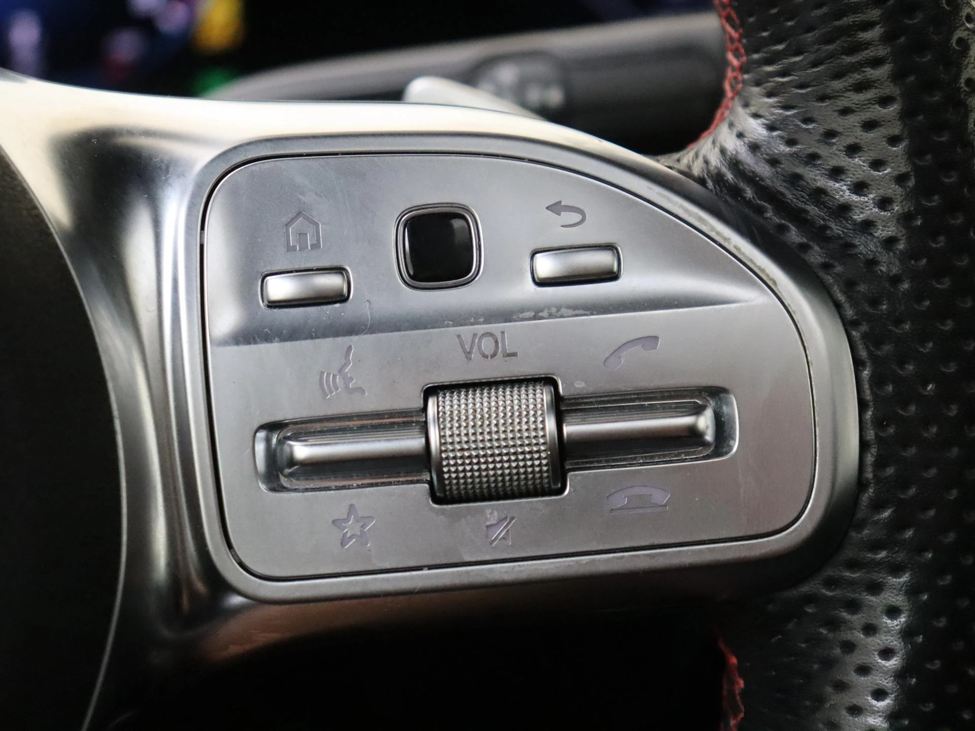 Mercedes-Benz-CLA-image-11