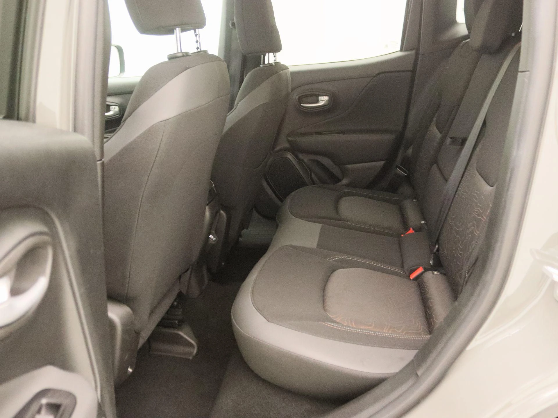 Jeep-Renegade-image-12