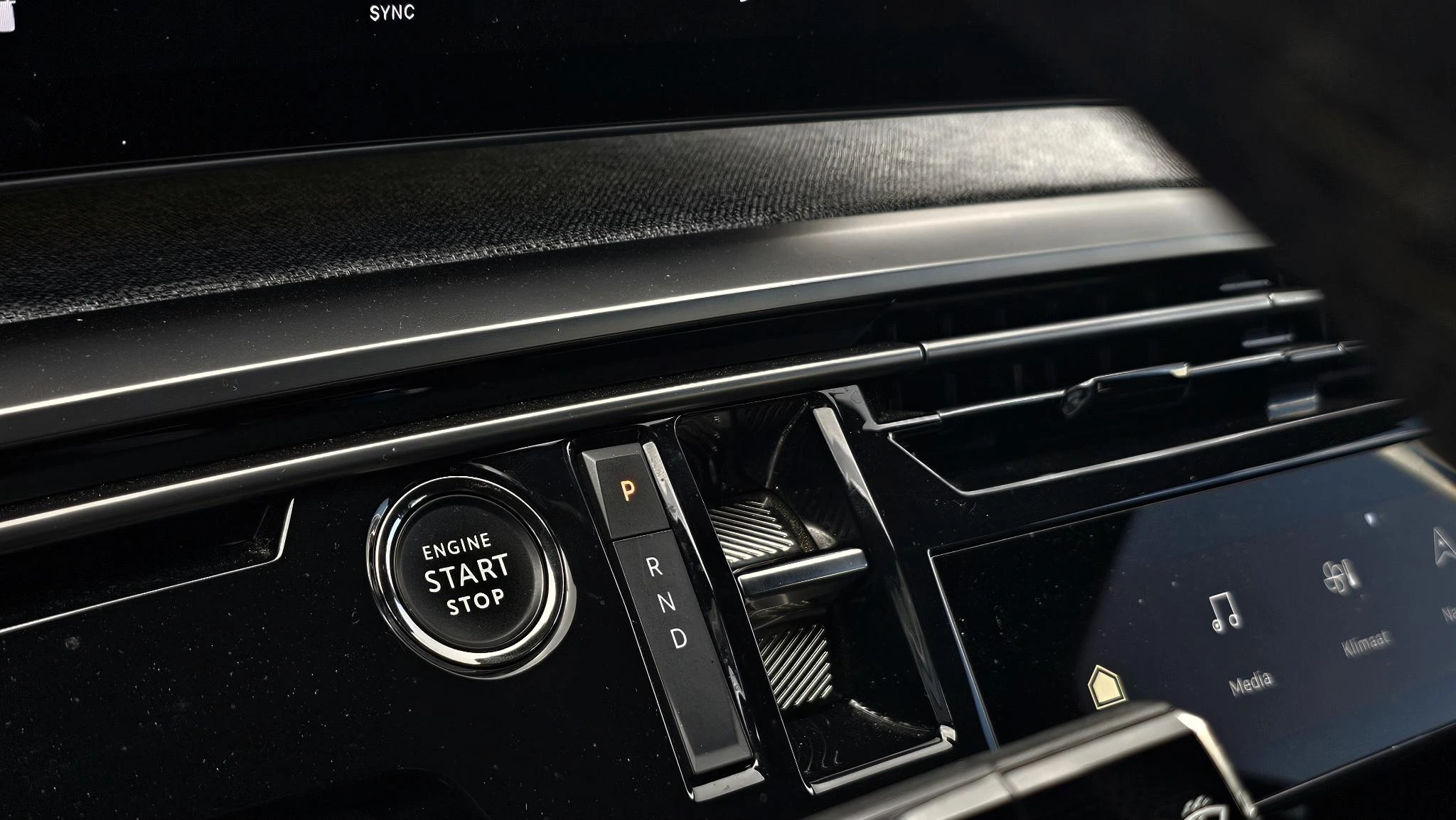 Peugeot-e-3008-image-24