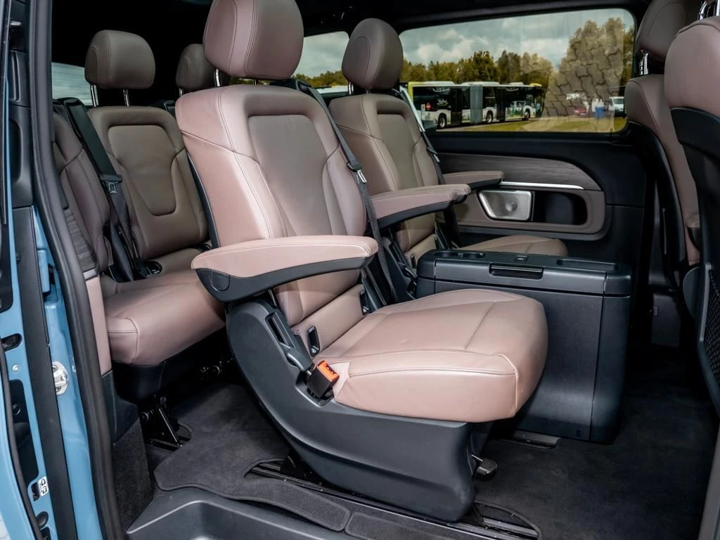 Mercedes-Benz-V-Klasse 300-image-11