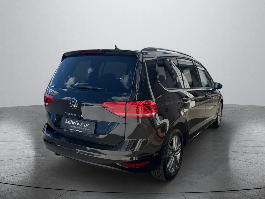 Volkswagen-Touran-image-4