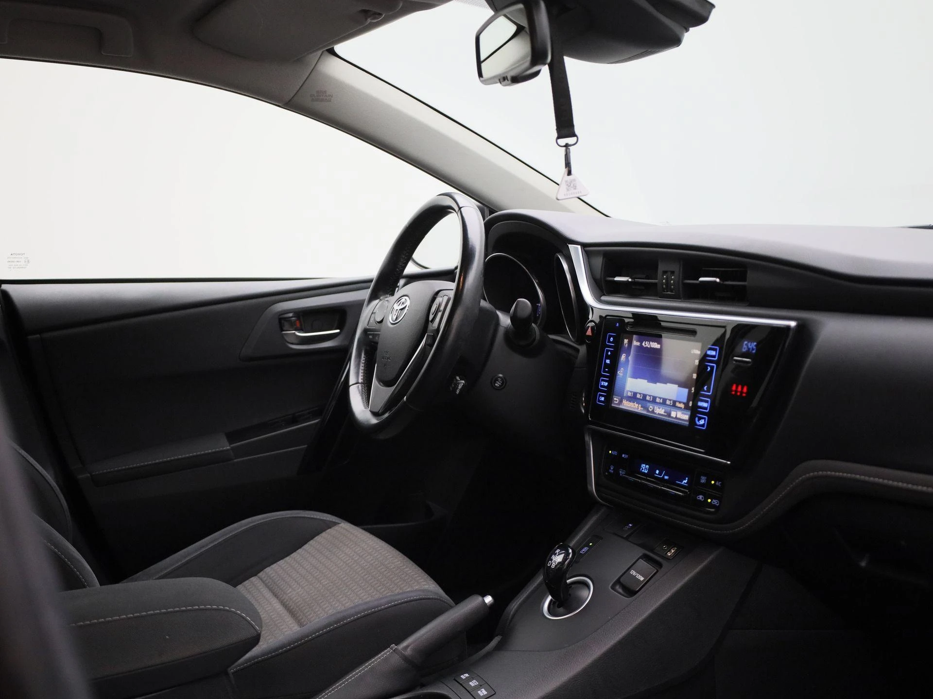 Toyota-Auris-image-30