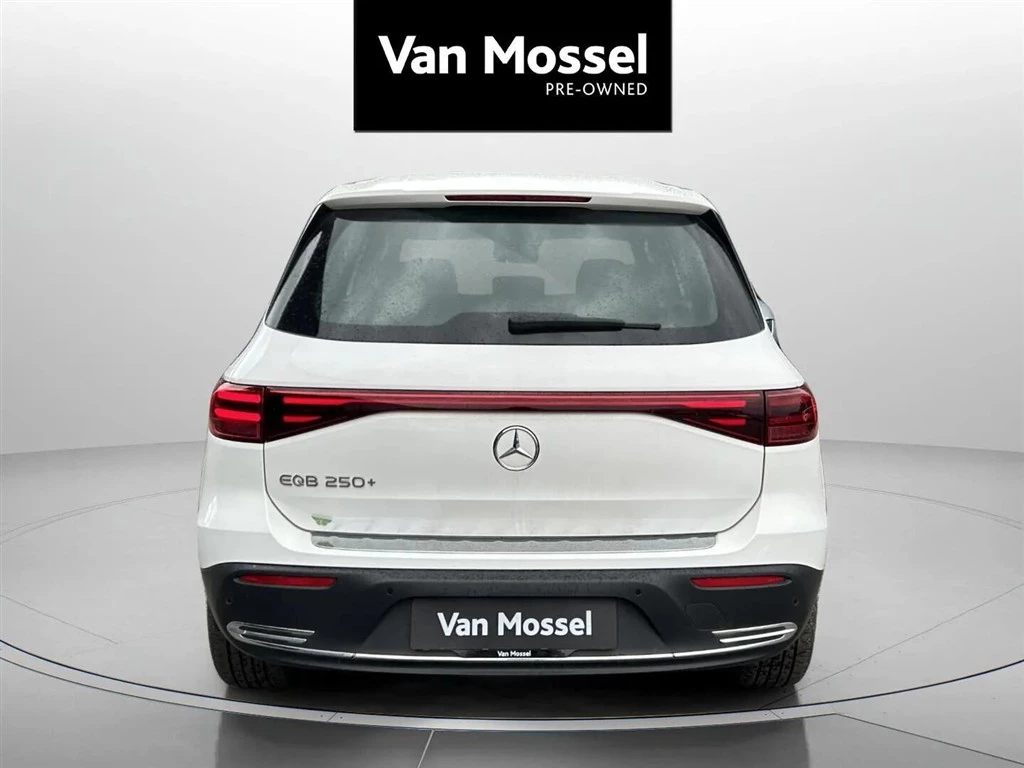 Mercedes-Benz-EQB-image-5