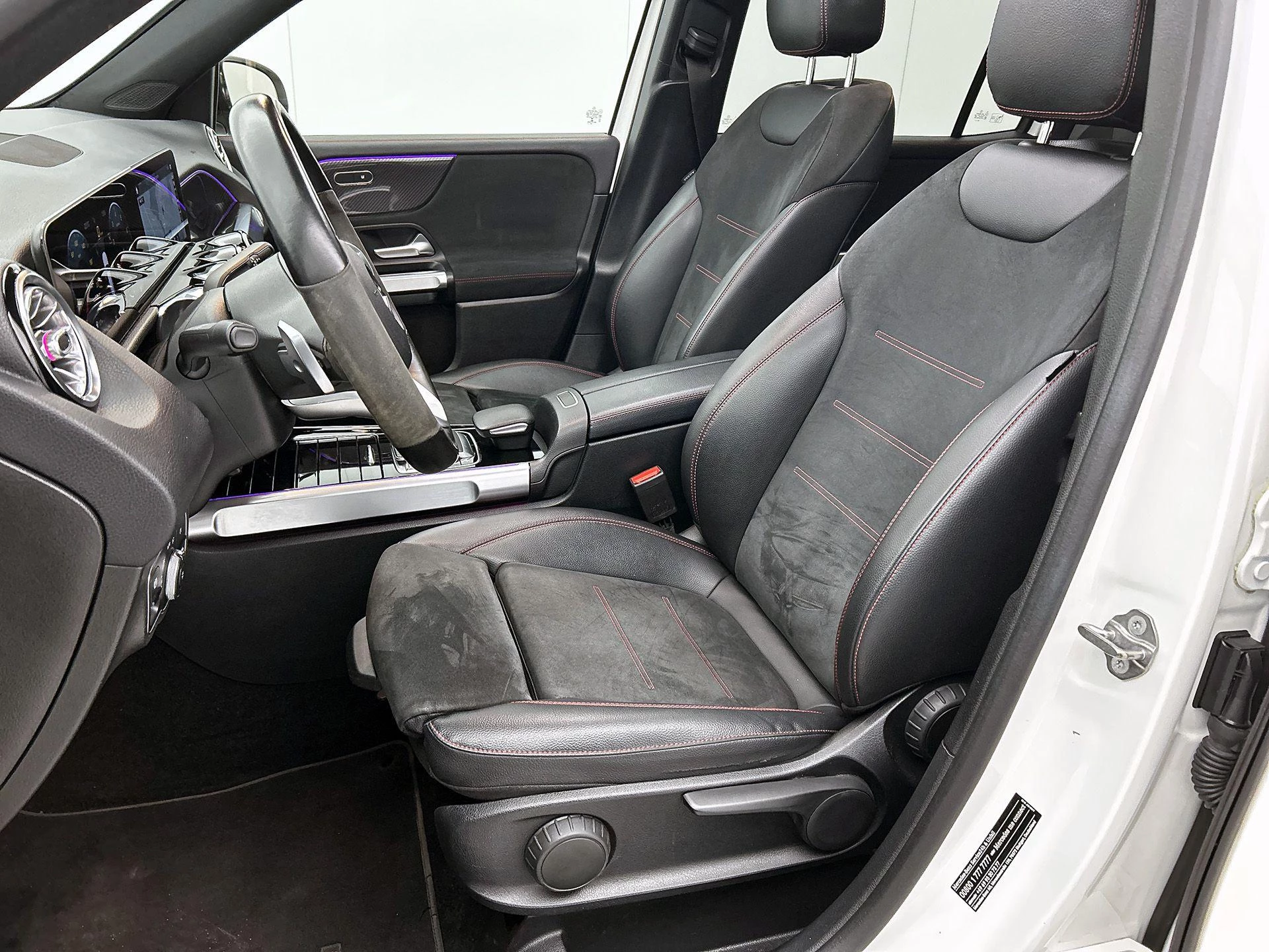 Mercedes-Benz-GLB-image-49