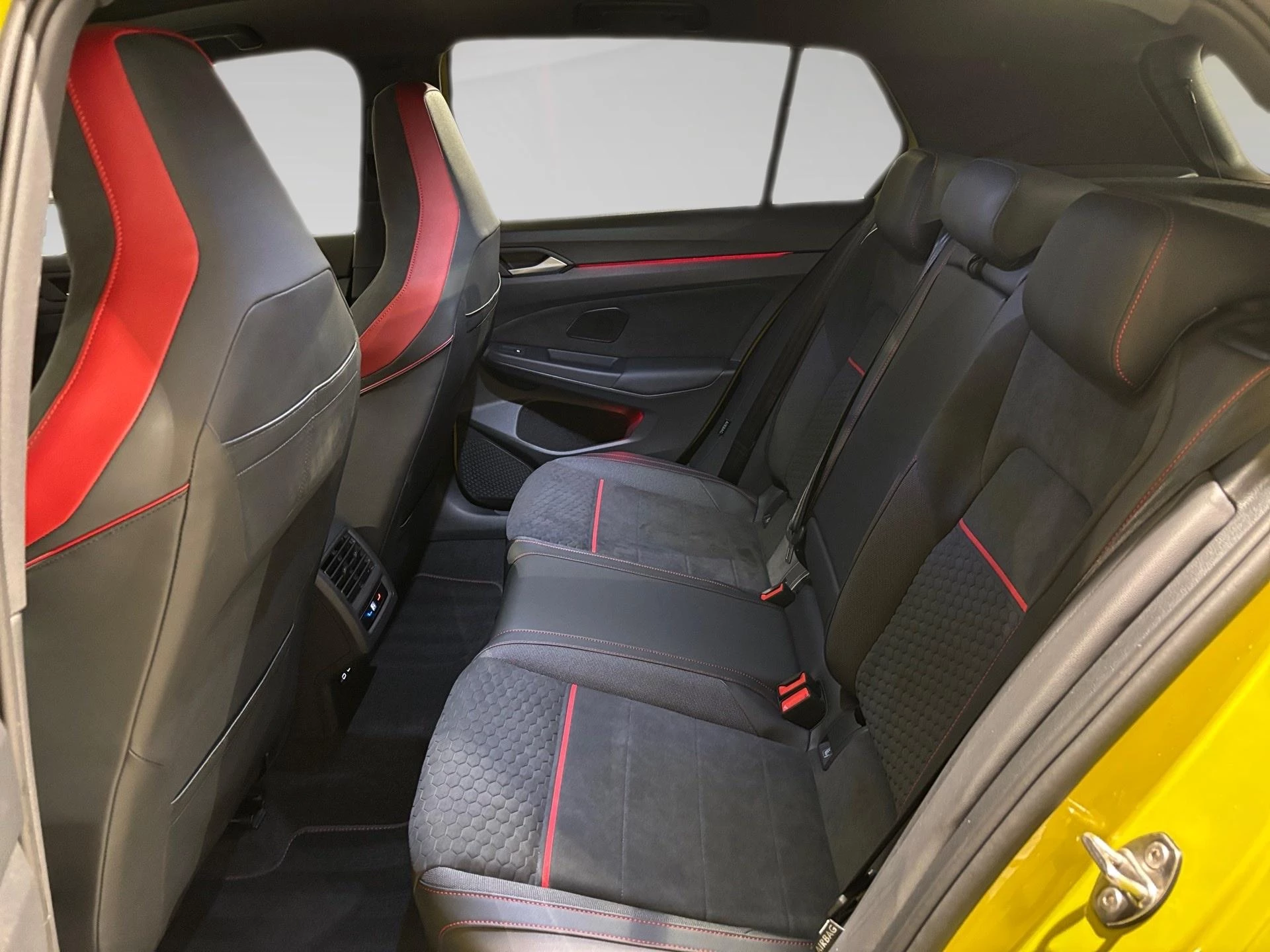 Volkswagen-Golf-image-11