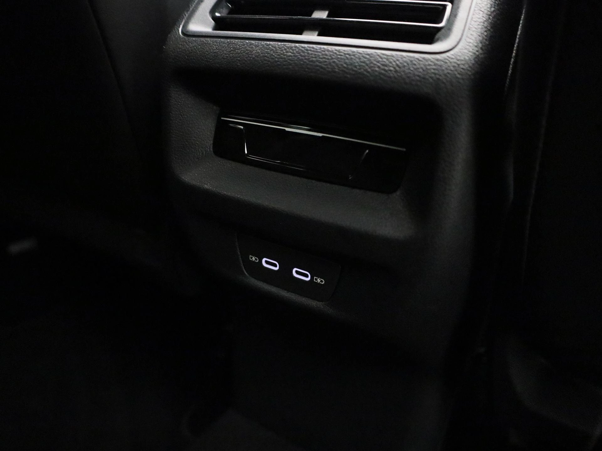 Volkswagen-Tiguan-image-47