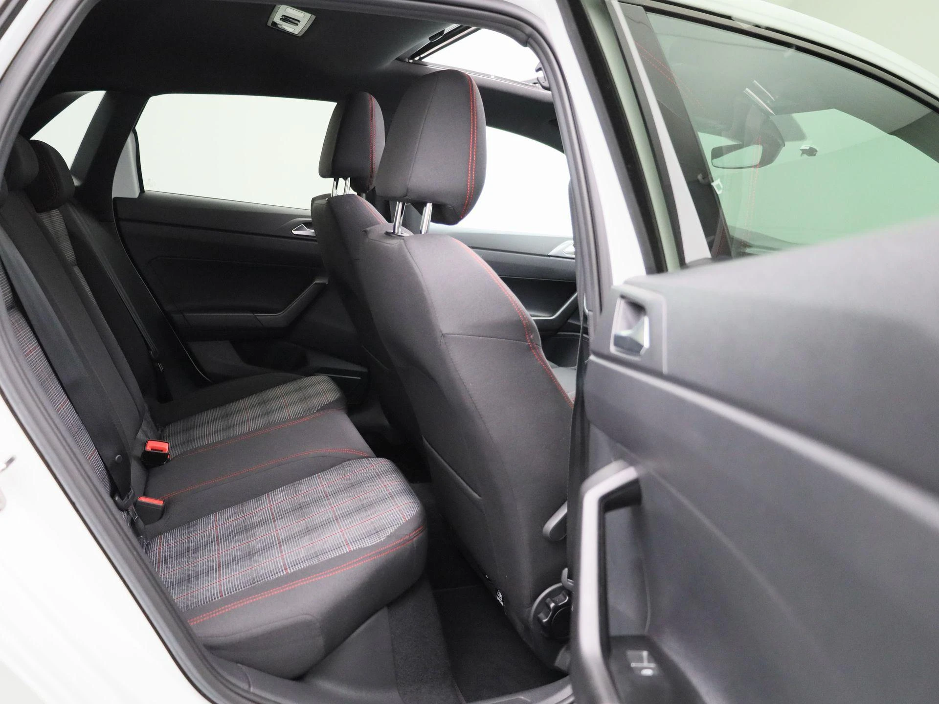 Volkswagen-Polo-image-45