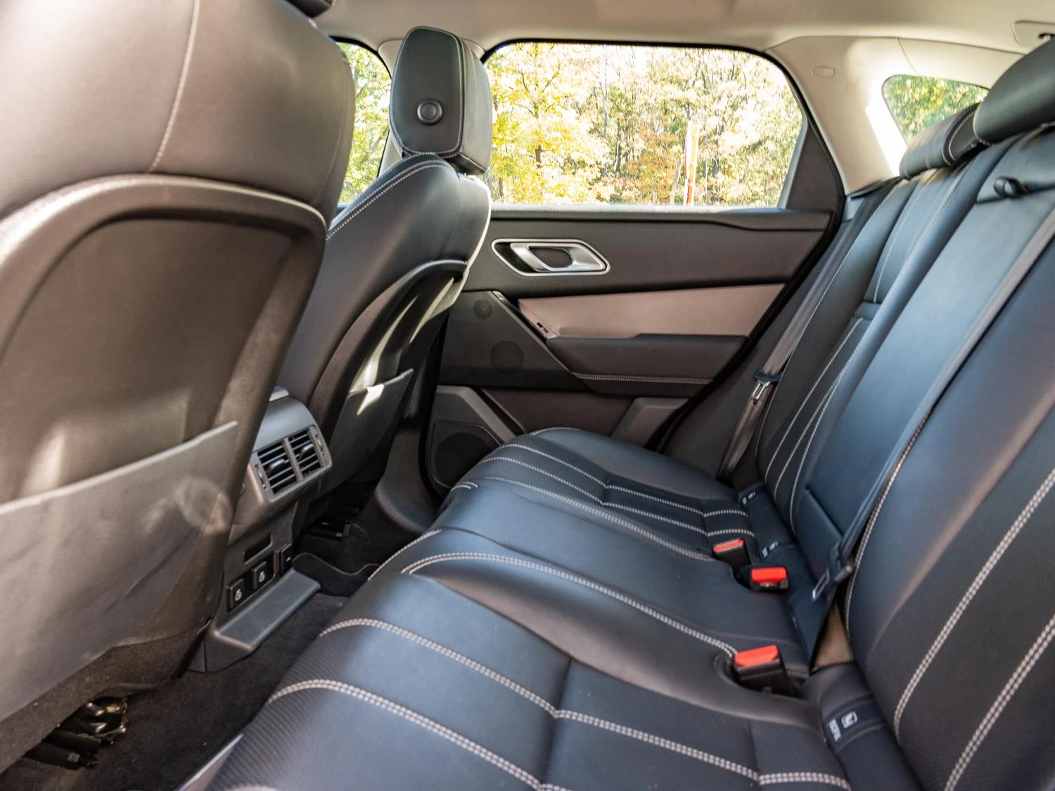 Land Rover-Range Rover Velar-image-16