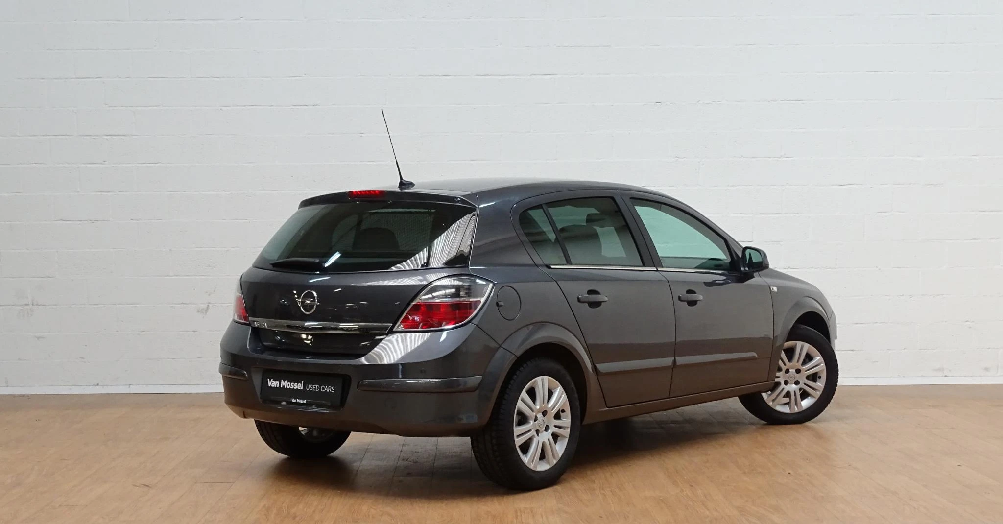 Opel-Astra-image-2