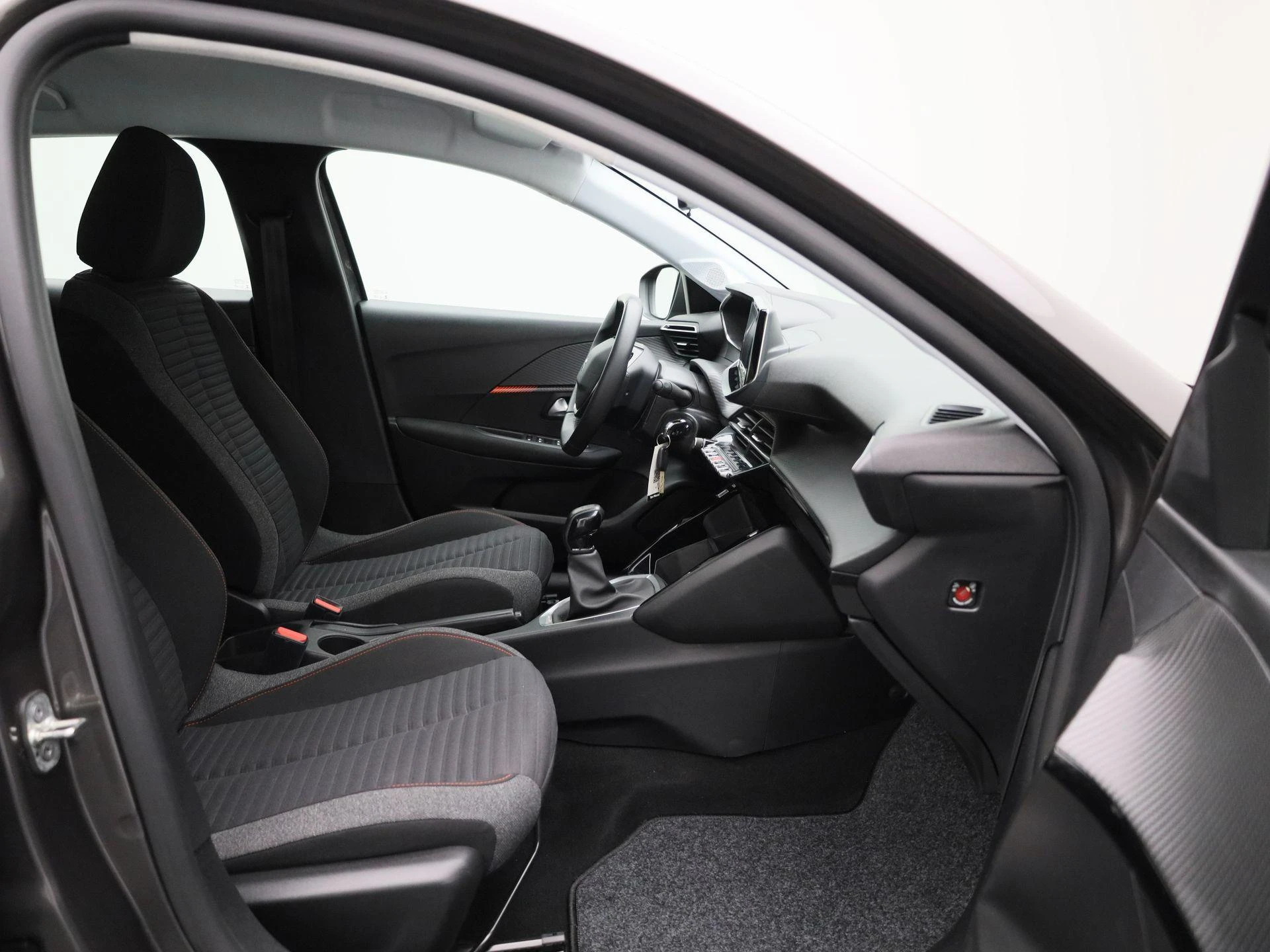 Peugeot-208-image-30