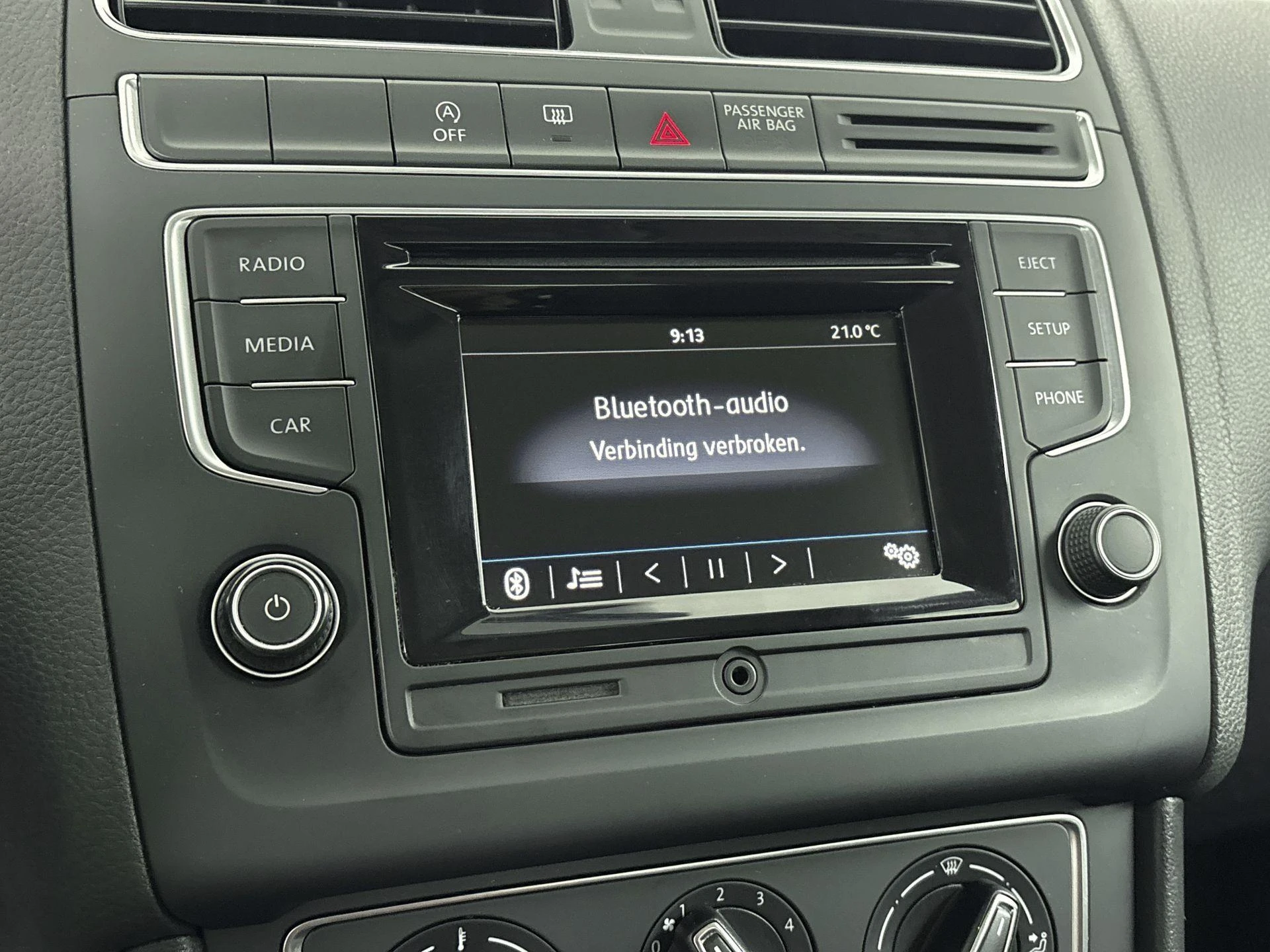 Volkswagen-Polo-image-8
