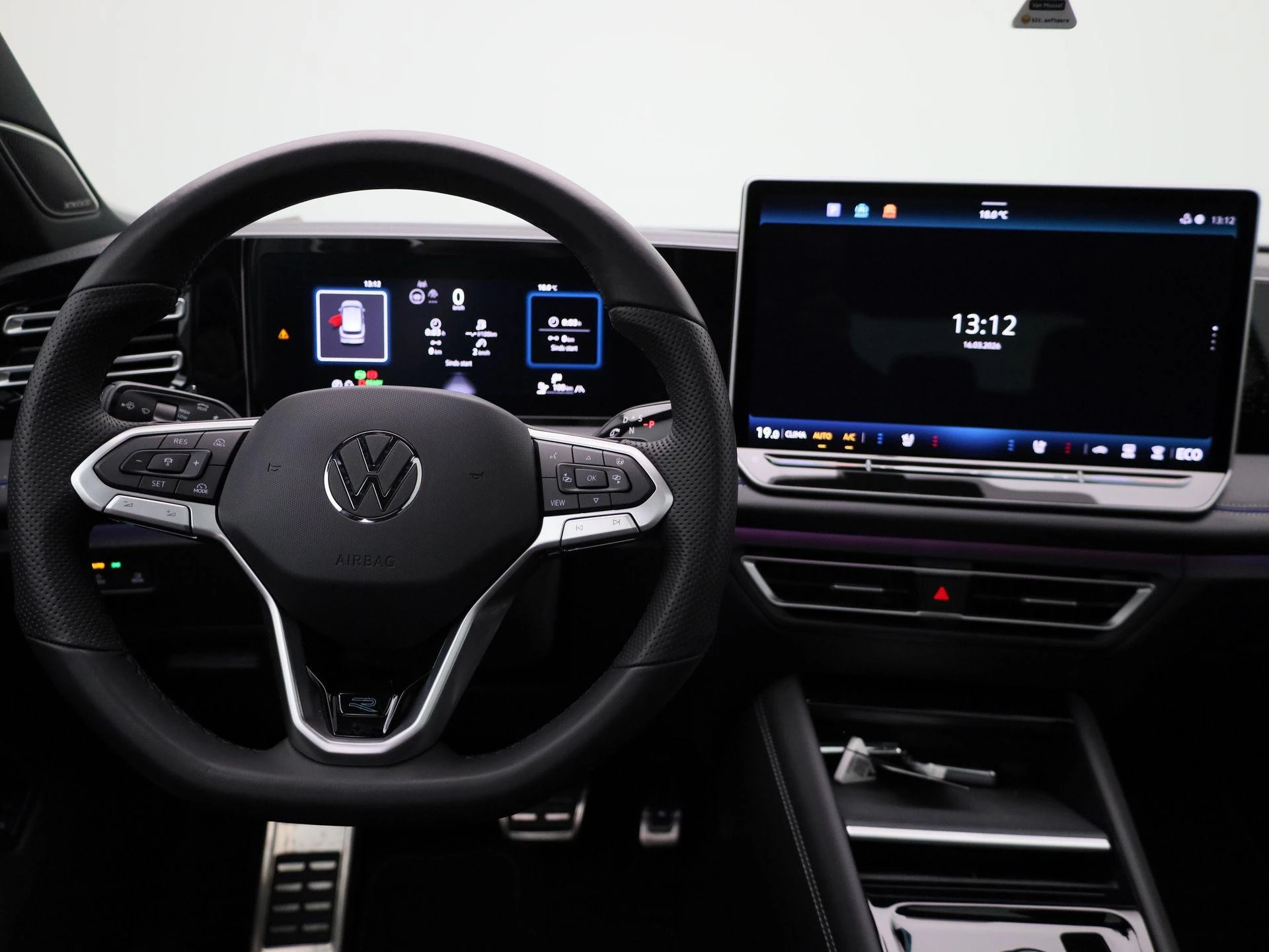 Volkswagen-Tiguan-image-6