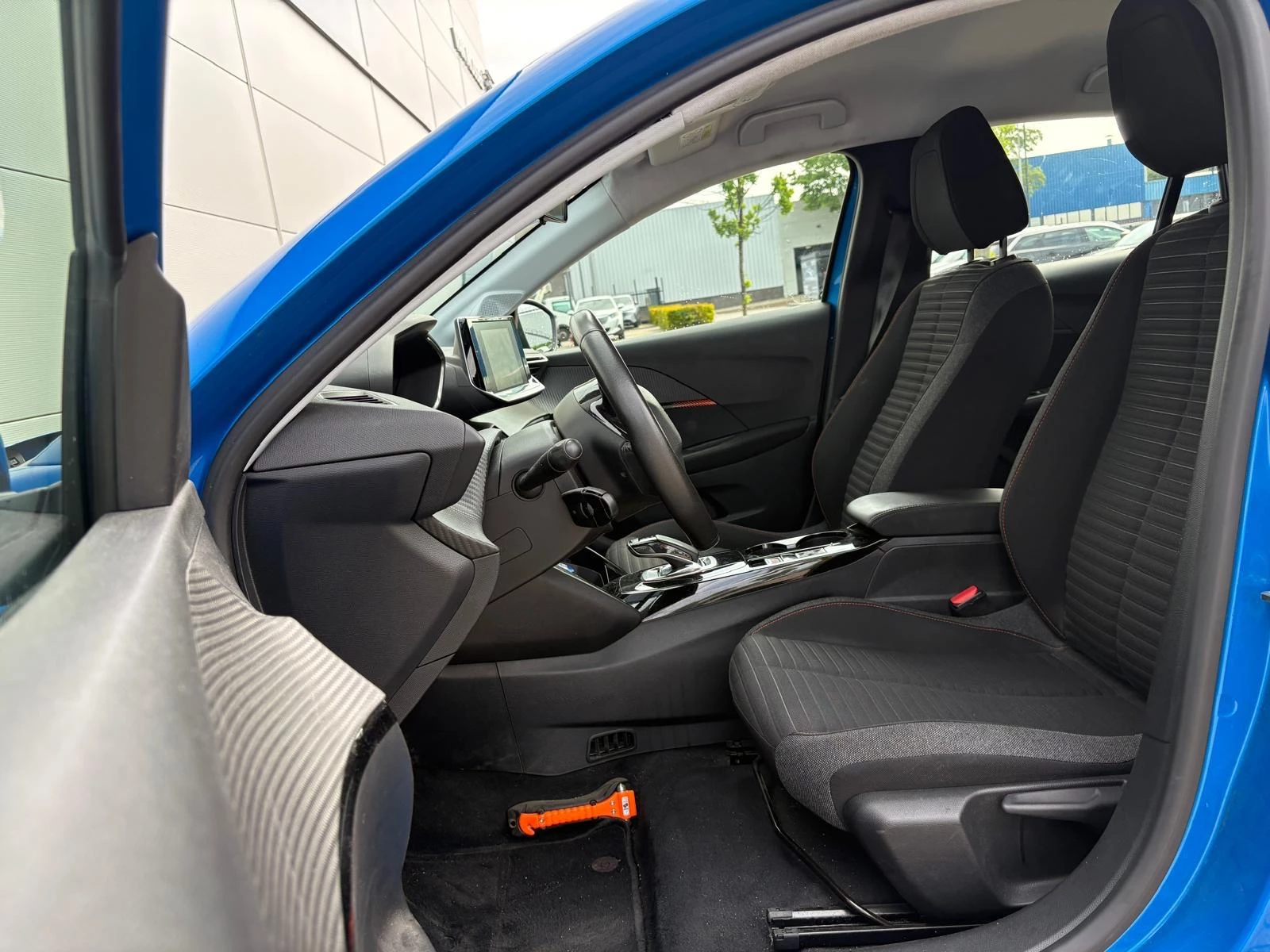 Peugeot-e-208-image-19
