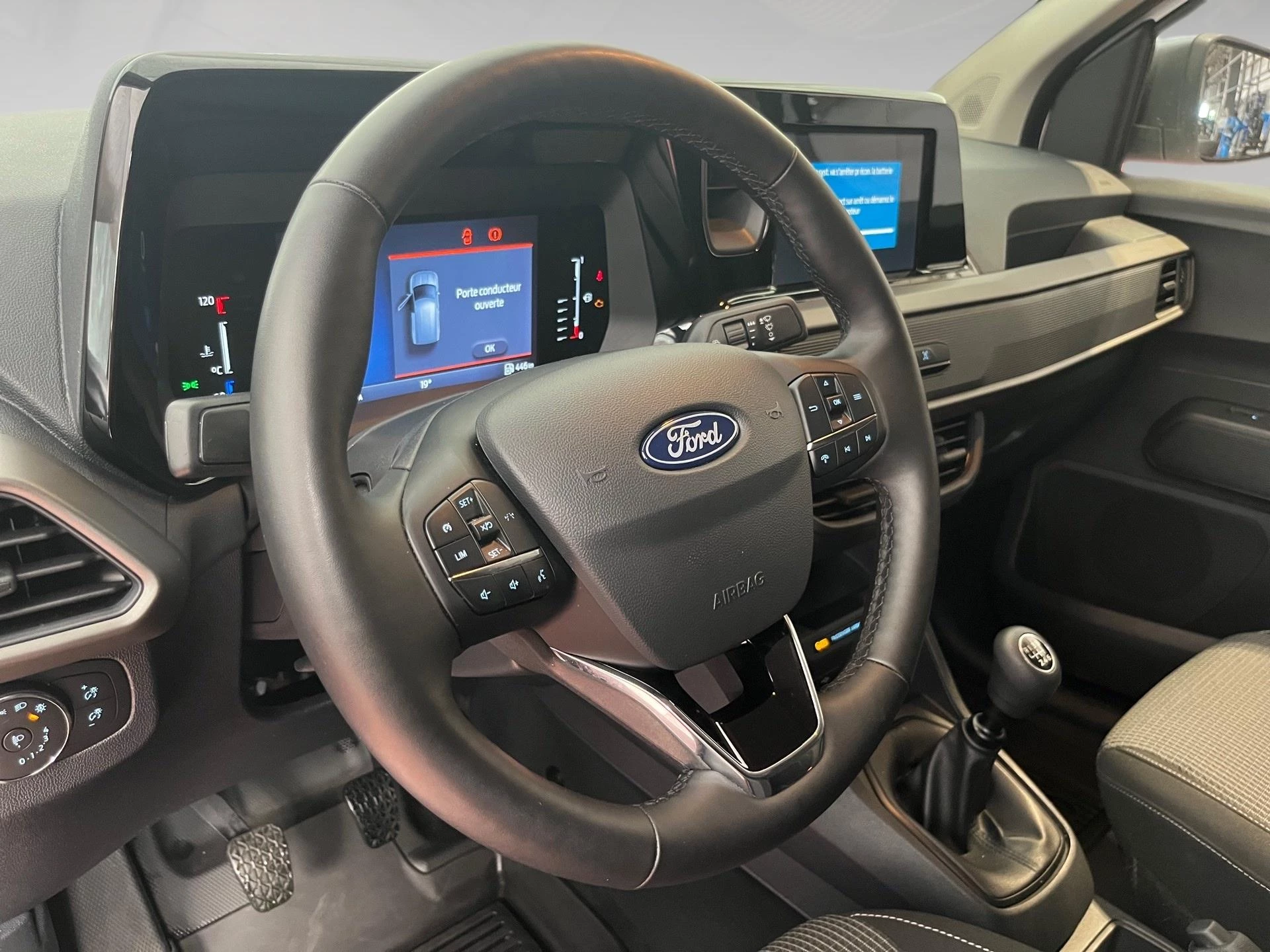 Ford-Transit Courier-image-6