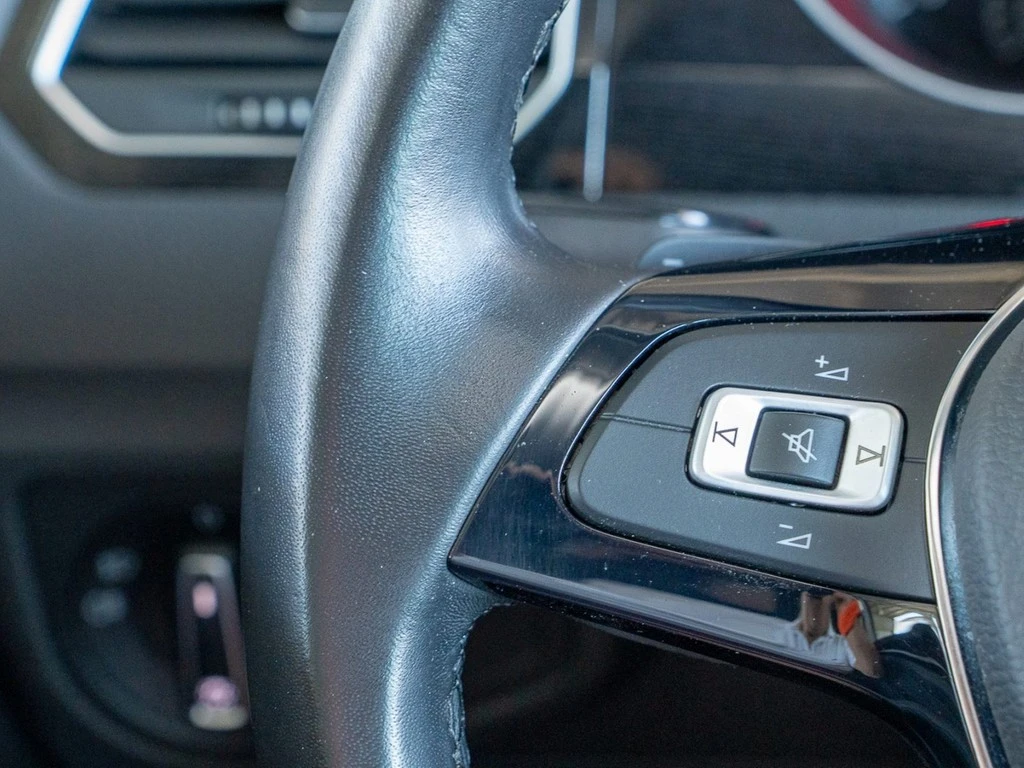 Volkswagen-Golf Sportsvan-image-16