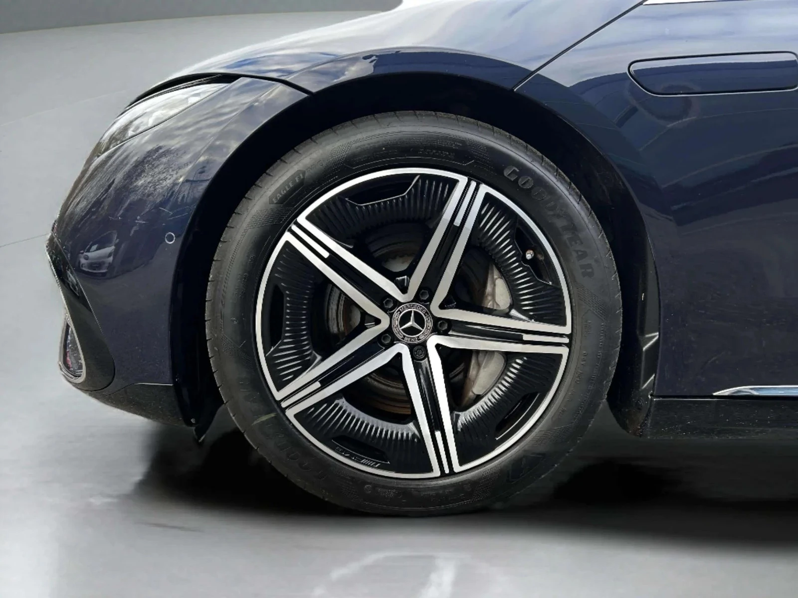 Mercedes-Benz-EQS-image-8