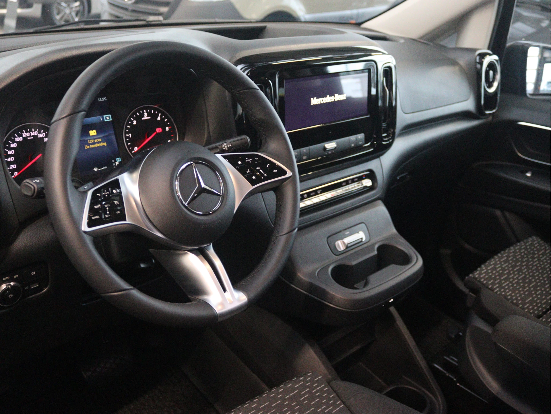Mercedes-Benz-Vito-image-3