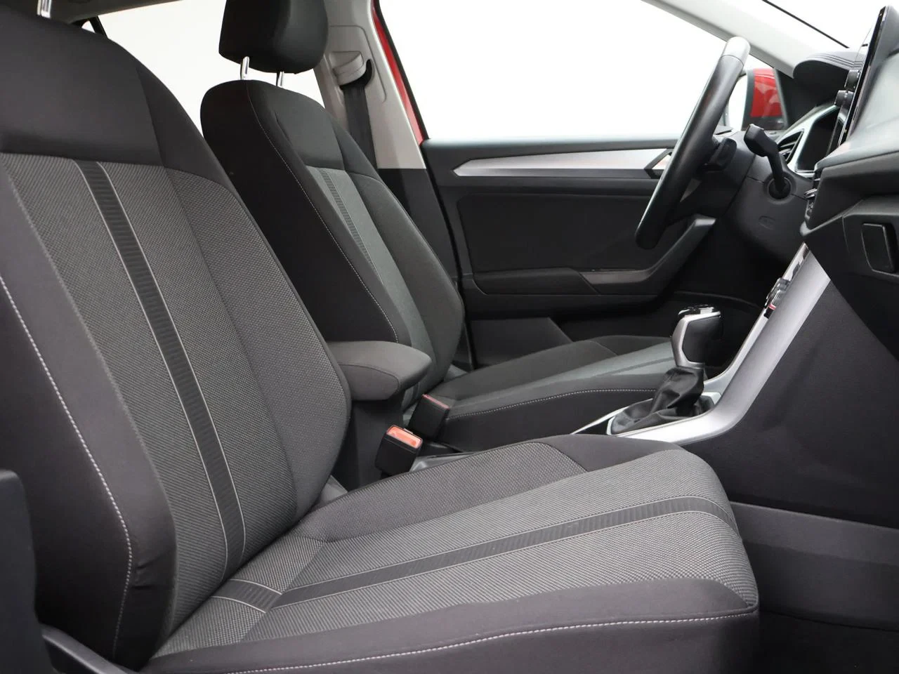 Volkswagen-T-Roc-image-7