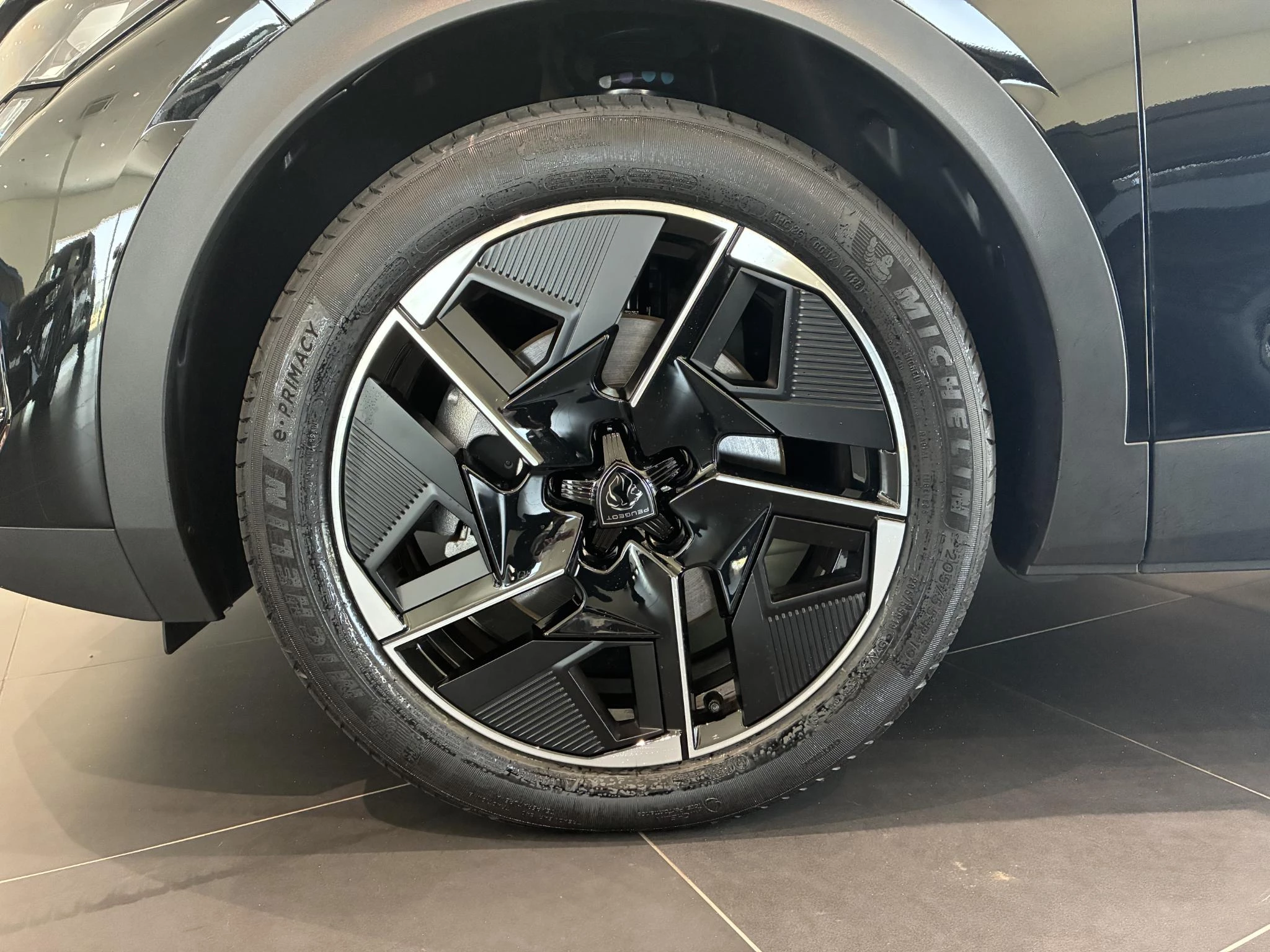 Peugeot 408 1.6 HYbrid 225 EAT8 Allure Avantage
