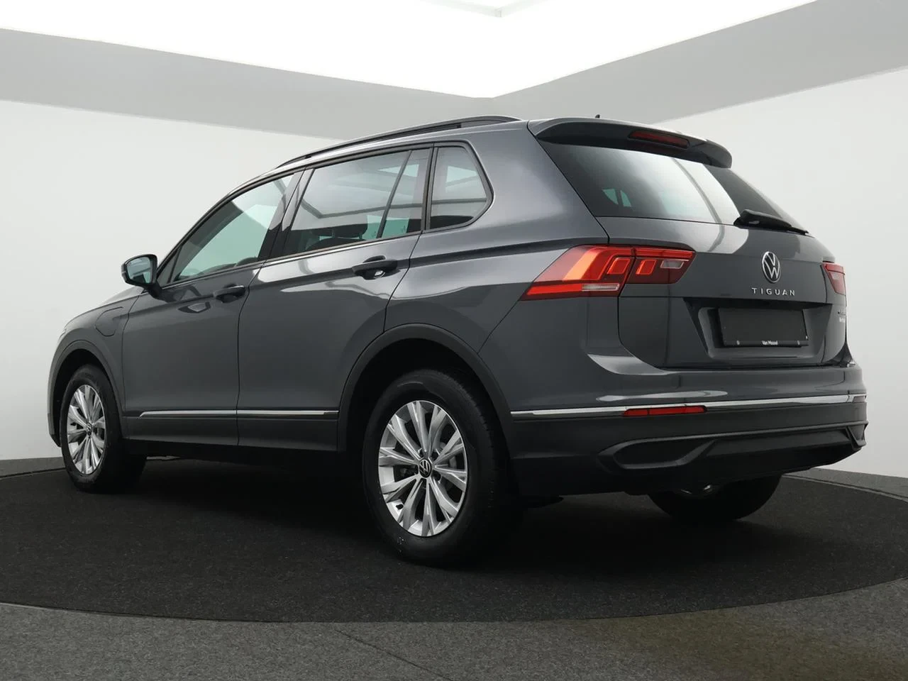 Volkswagen-Tiguan-image-10