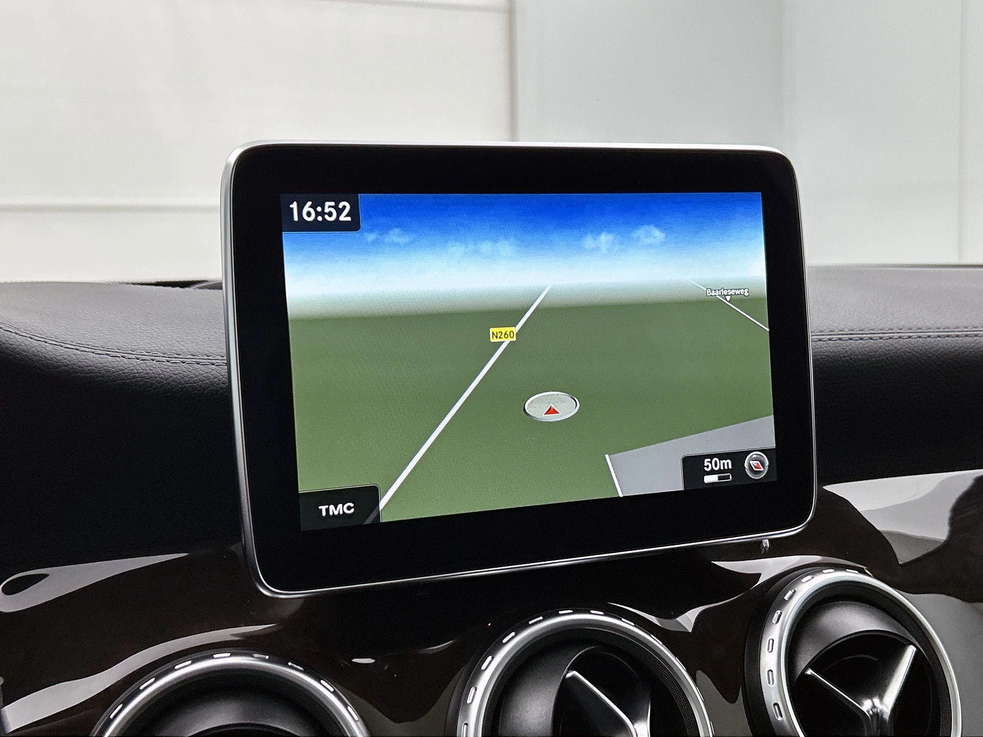 Mercedes-Benz-GLA-image-22