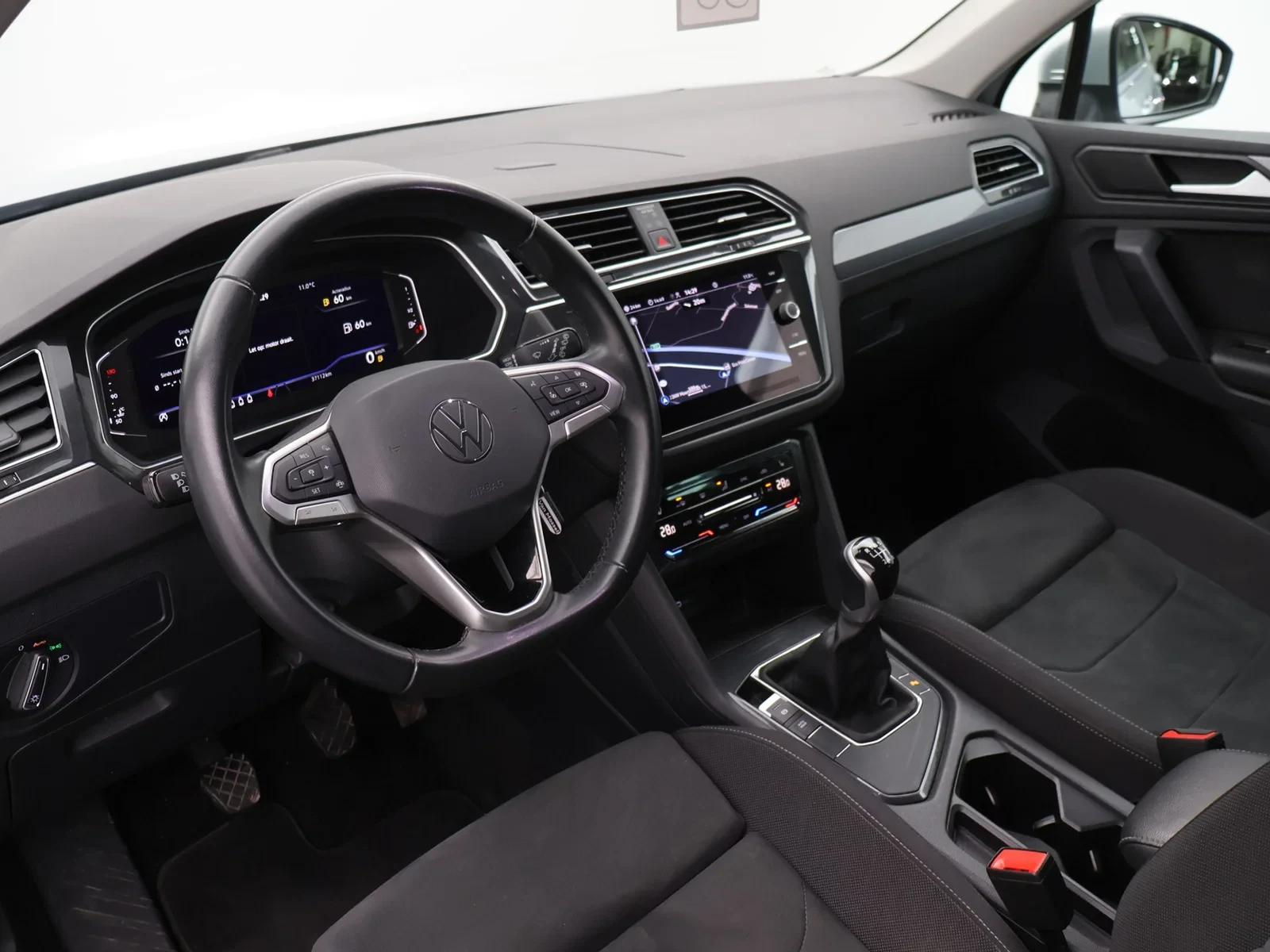 Volkswagen-Tiguan-image-15